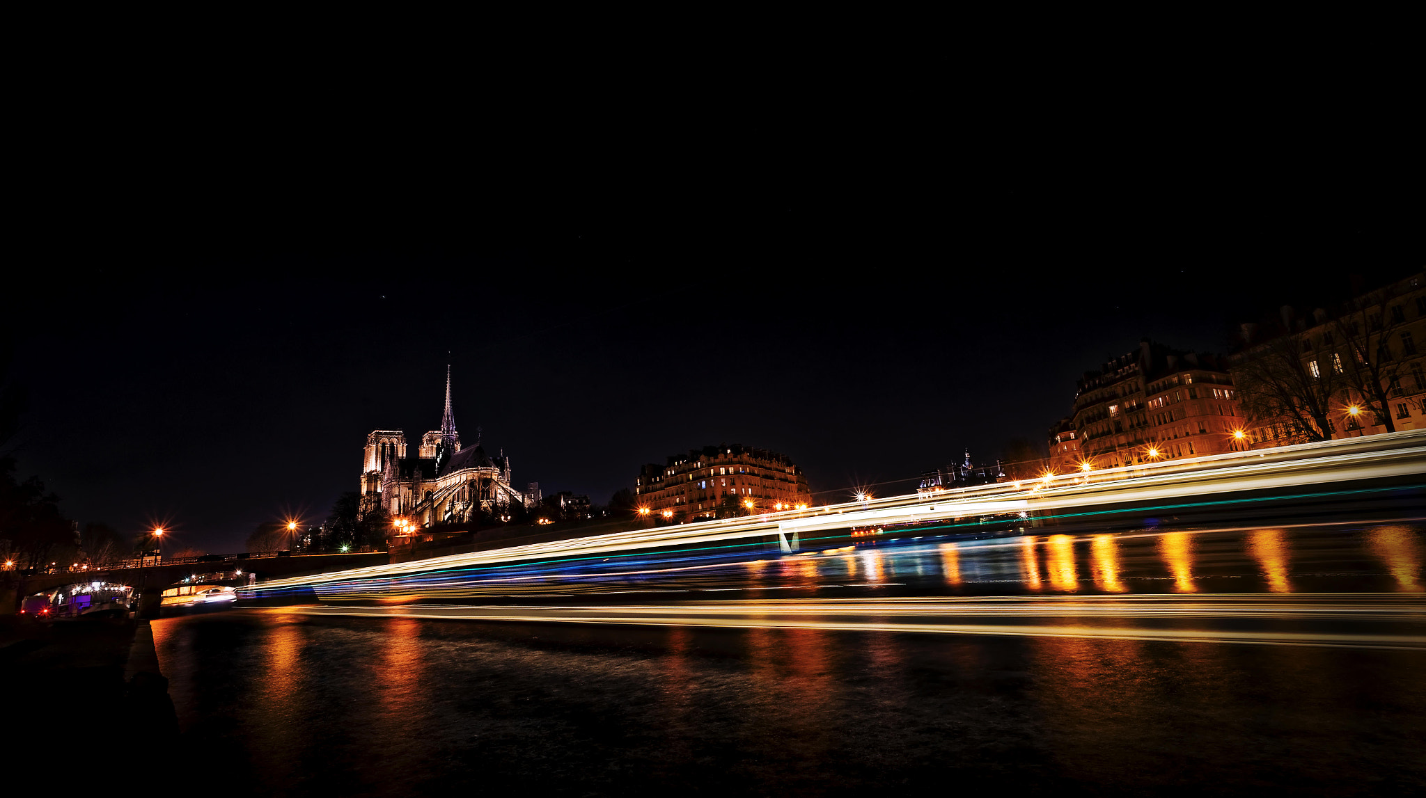 Minolta AF 17-35mm F2.8-4 (D) sample photo. Notre dame, paris photography