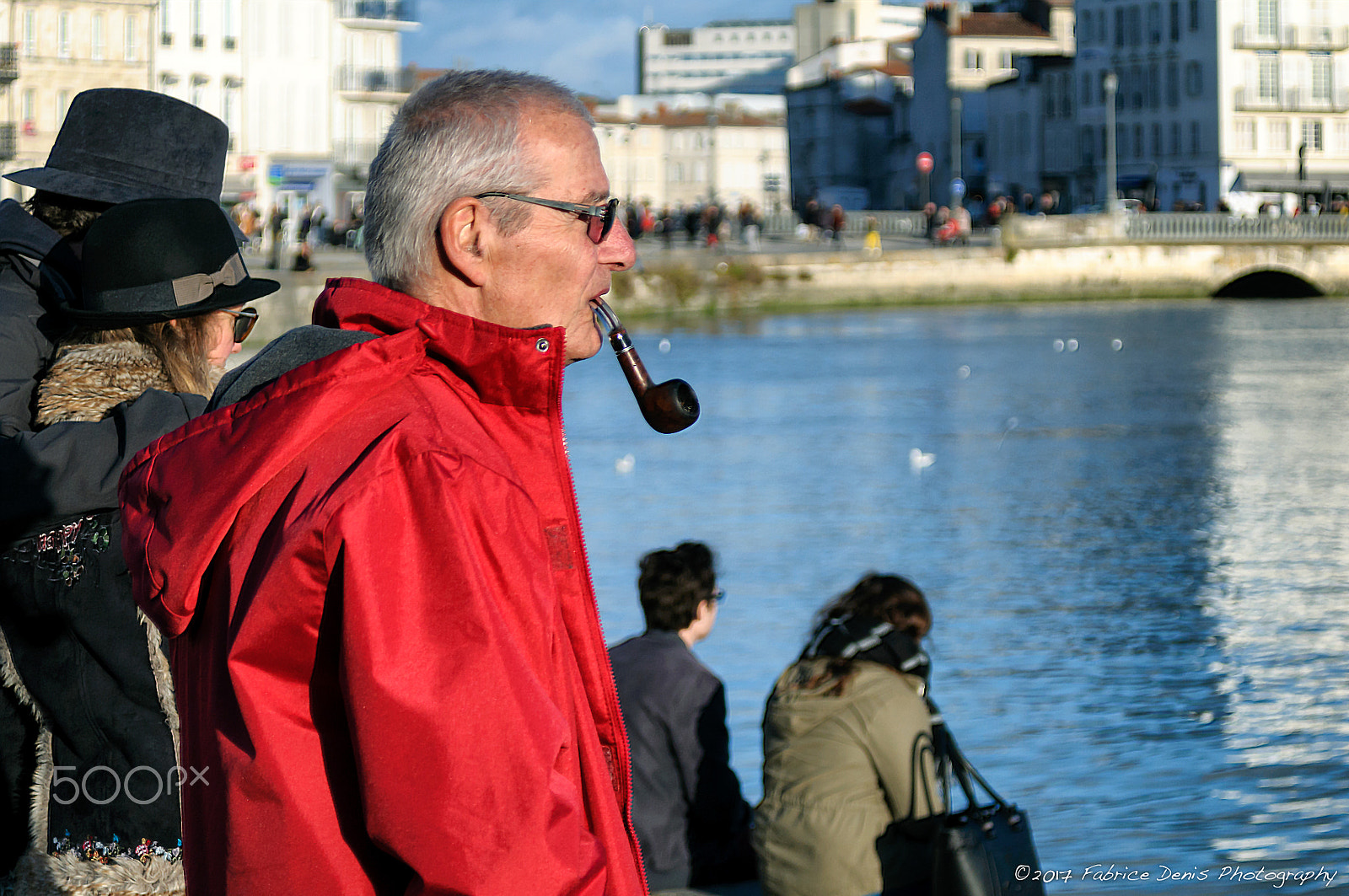 AF Zoom-Nikkor 28-80mm f/3.3-5.6G sample photo. L'homme à la pipe photography