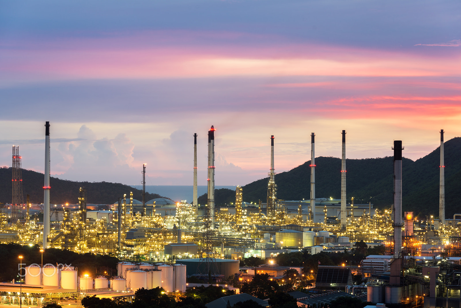 Nikon D800 + Tamron SP AF 70-200mm F2.8 Di LD (IF) MACRO sample photo. Oil refinery industry at night in chonburi, thailand. photography