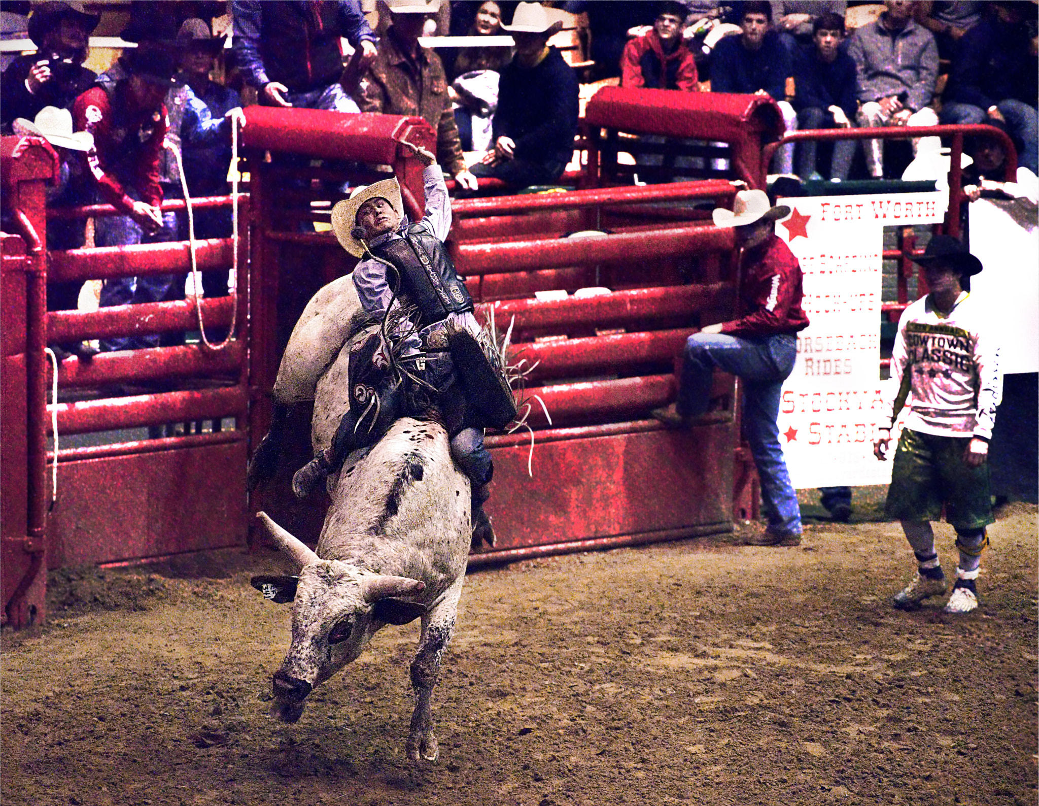 Sony FE 70-200mm F4 G OSS sample photo. Ride'm cowboy photography