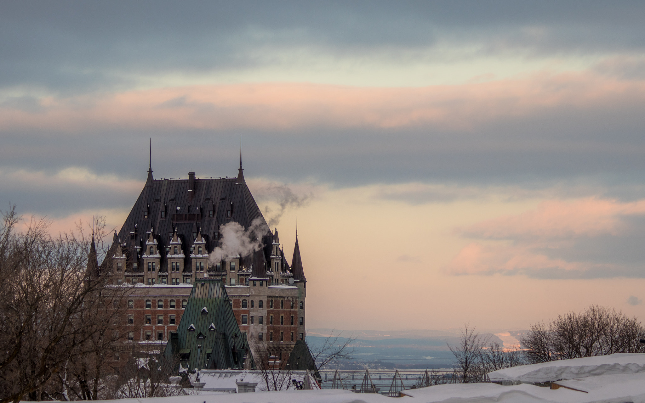 Canon EOS M5 + Canon EF 70-300mm F4-5.6 IS USM sample photo. Château frontenac photography