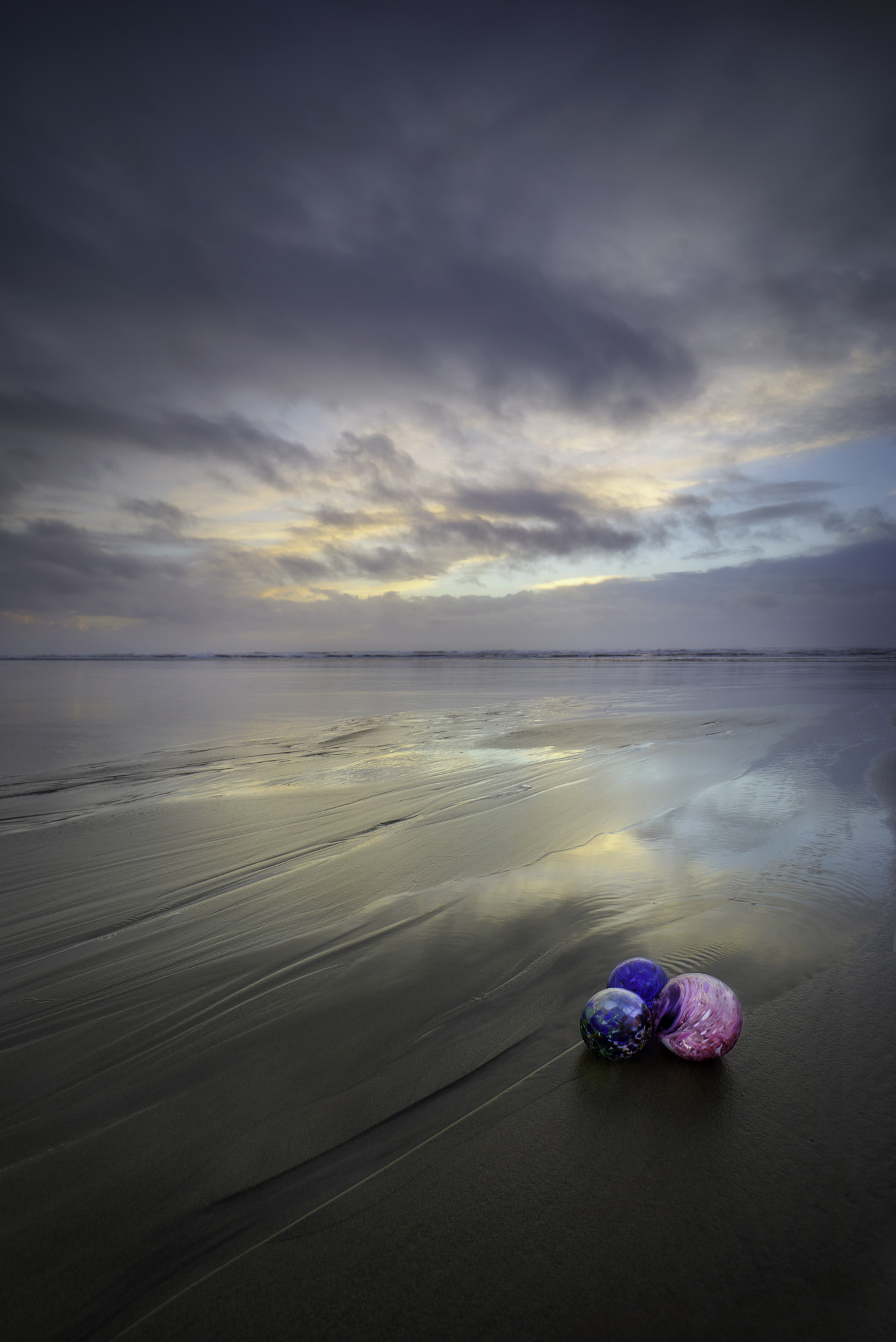 Sony a7R sample photo. Glass balls on the oregon beach photography