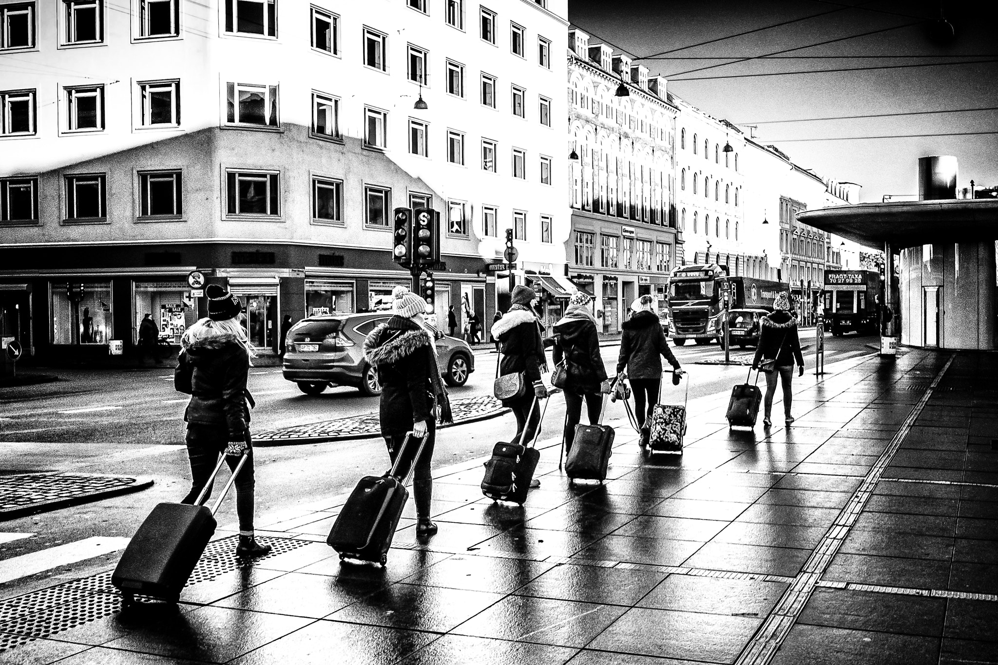 Fujifilm X-Pro2 + Fujifilm XF 18mm F2 R sample photo. Images on the run... photography
