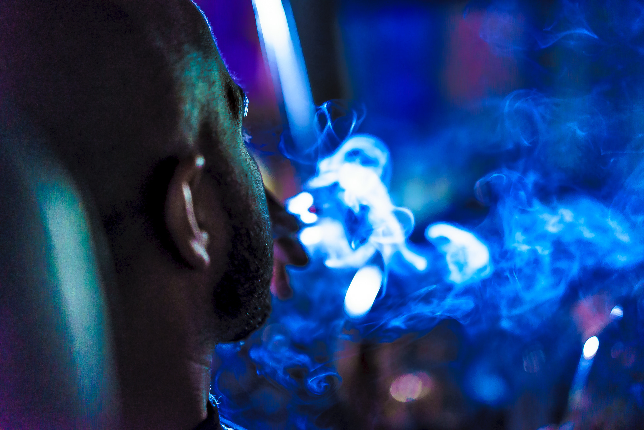 Sony a7S + Sony Sonnar T* FE 55mm F1.8 ZA sample photo. Smoking photography