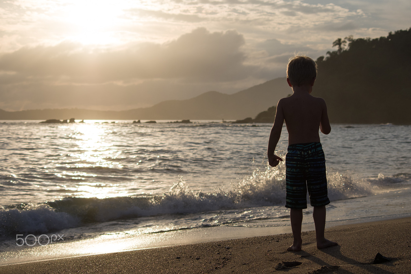 Pentax smc DA 55-300mm F4.0-5.8 ED sample photo. Early morning at the beach in brazil photography