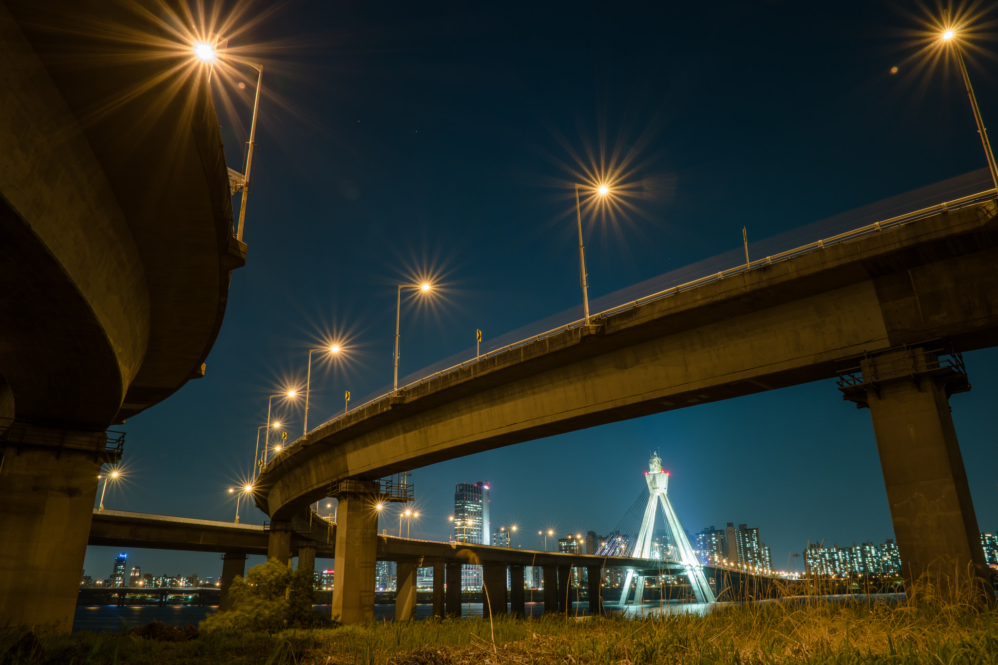Samsung NX1 sample photo. Cross photography