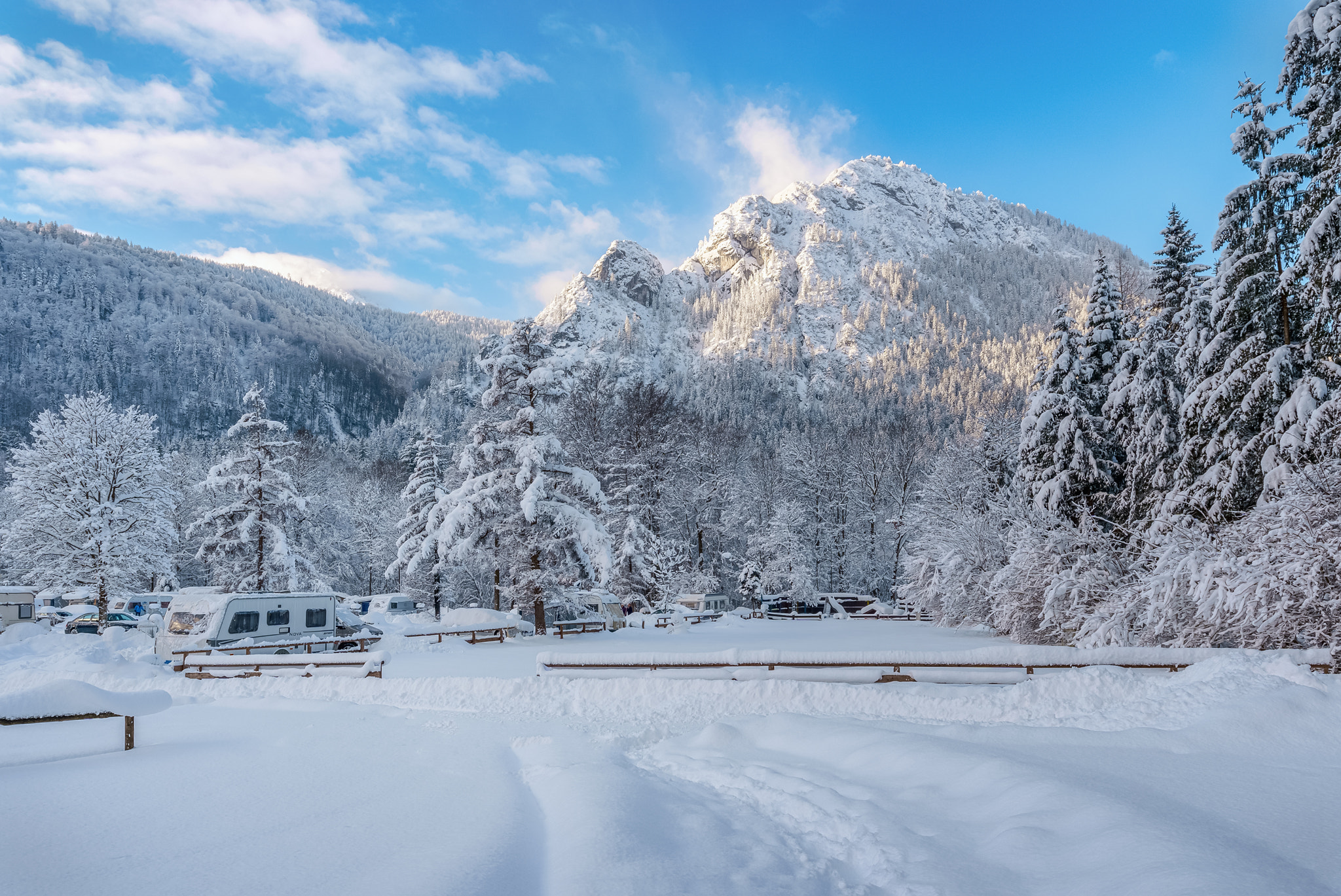 Canon EF 16-35mm F4L IS USM sample photo. Camping in the frosty winter. how is that possible? photography