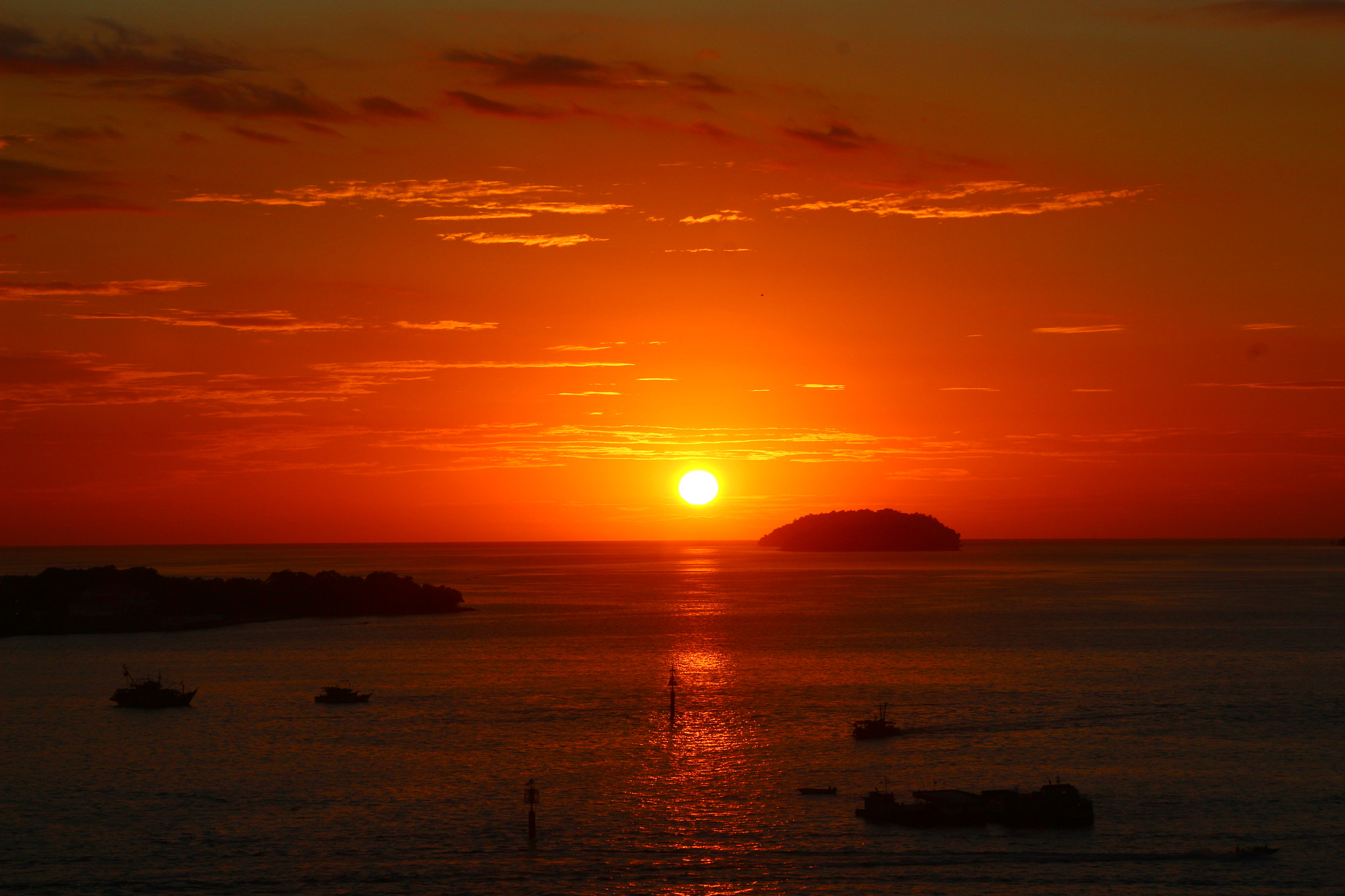 Canon EOS 650D (EOS Rebel T4i / EOS Kiss X6i) sample photo. Sabah sunset photography