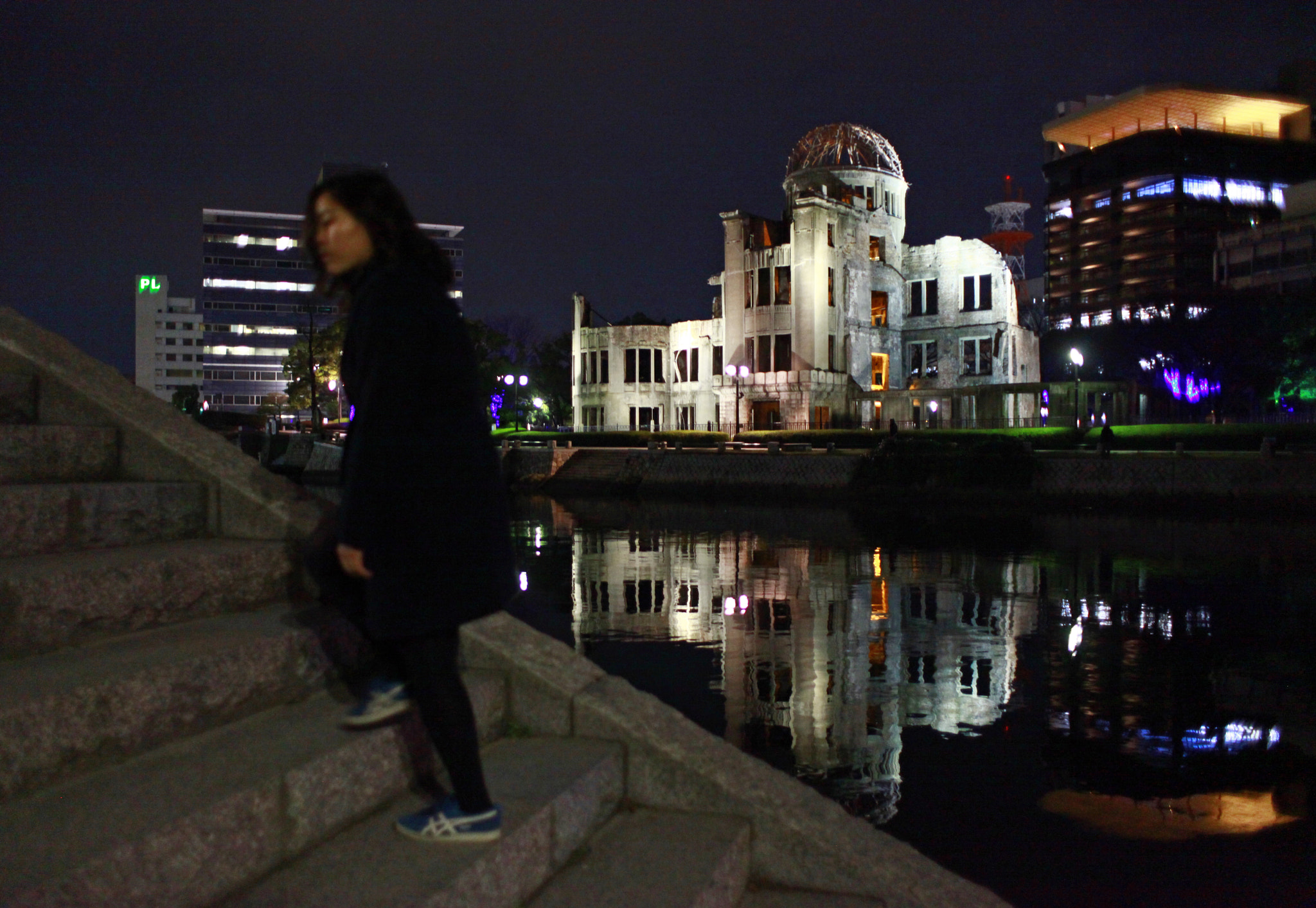 Canon EF 28mm F1.8 USM sample photo. 広島 原爆ドーム 階段 photography