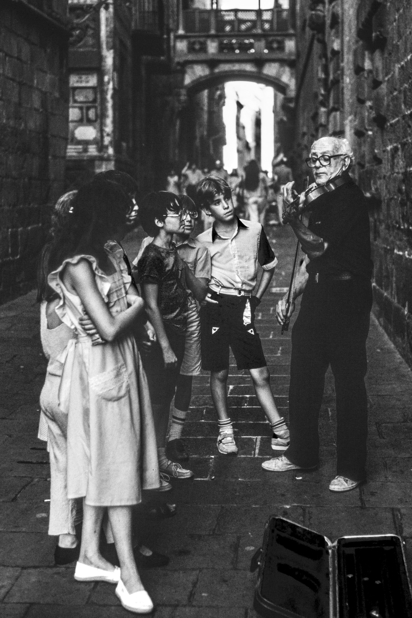 Sigma 105mm F2.8 EX DG OS HSM sample photo. Ramblas di barcellona 1985 photography