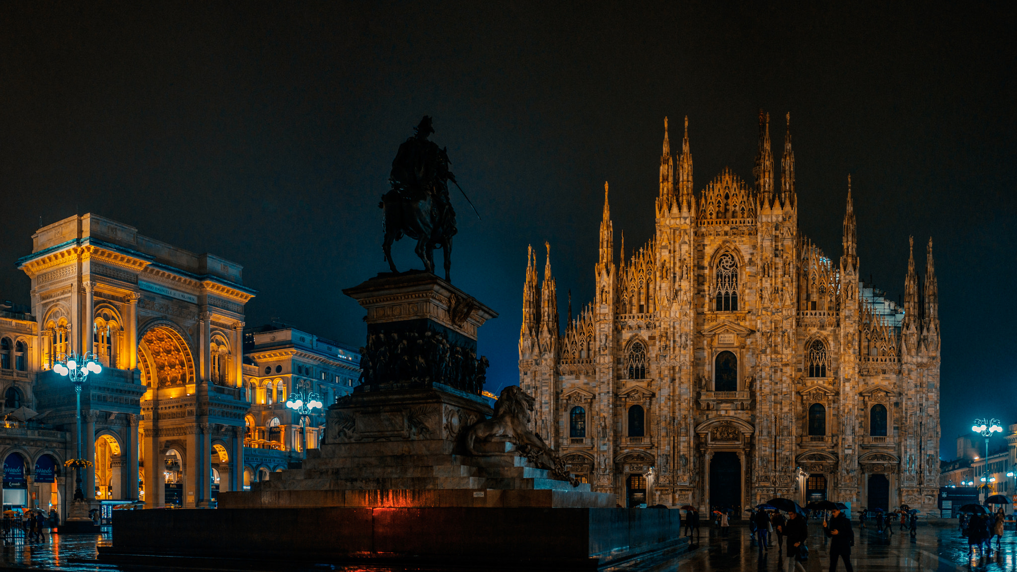 Fujifilm X-E2S + Fujifilm XF 35mm F2 R WR sample photo. Piazza duomo, rainy night --- 20 nov '16 photography