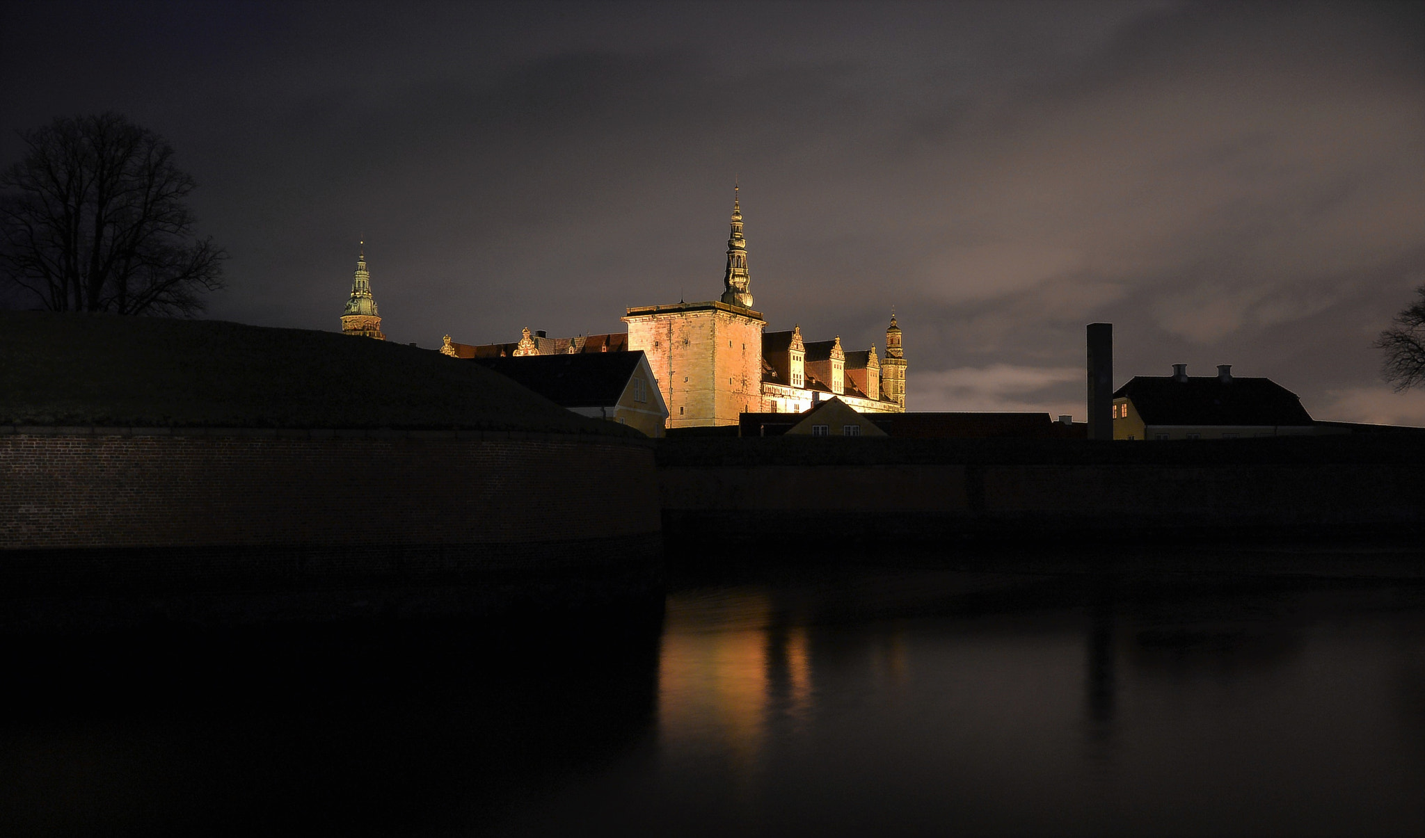 Nikon 1 S1 sample photo. The castle and the moat... photography