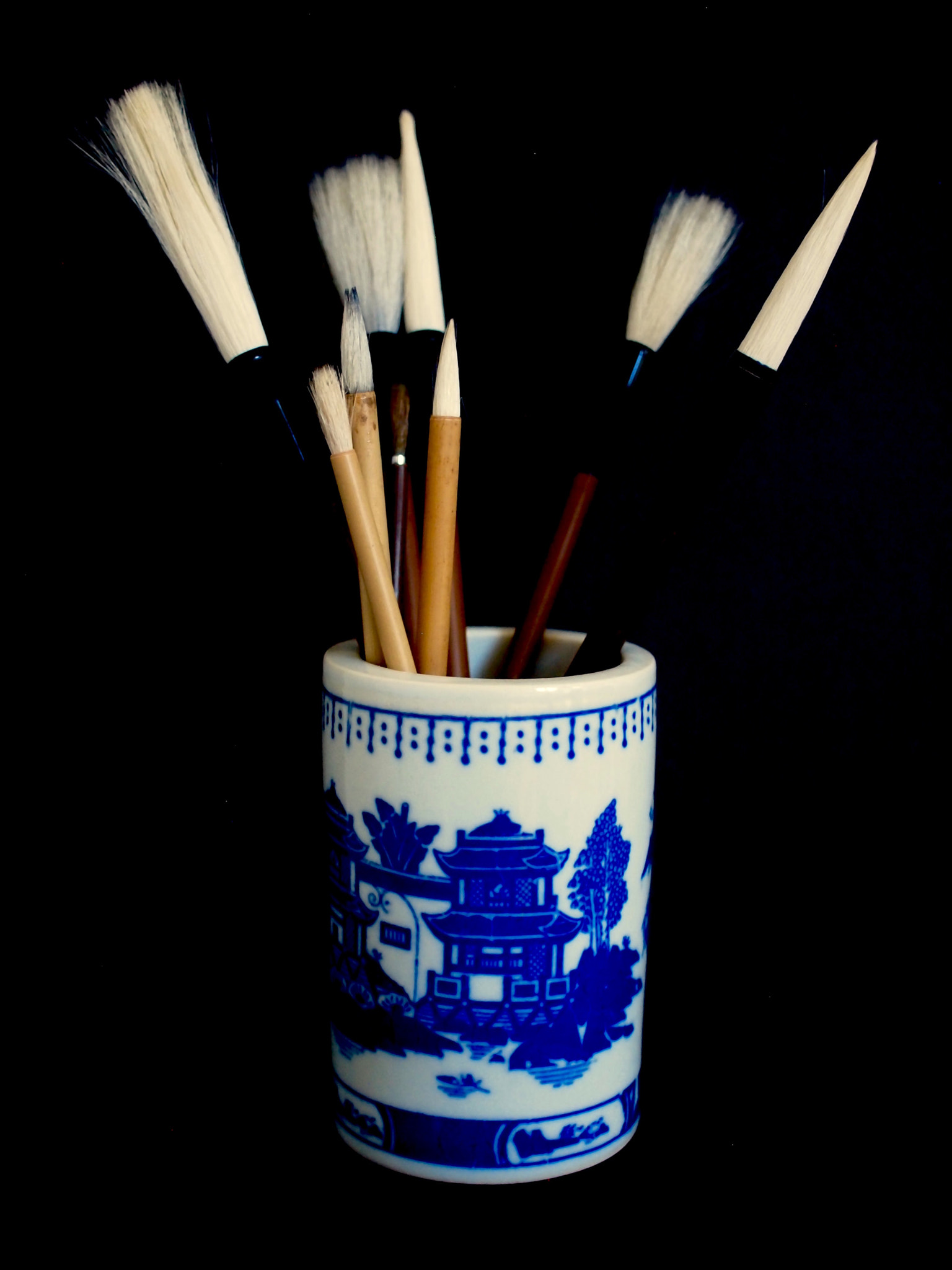 Olympus PEN E-PL1 sample photo. 書法 - chinese calligraphy brushes in ceramic container photography