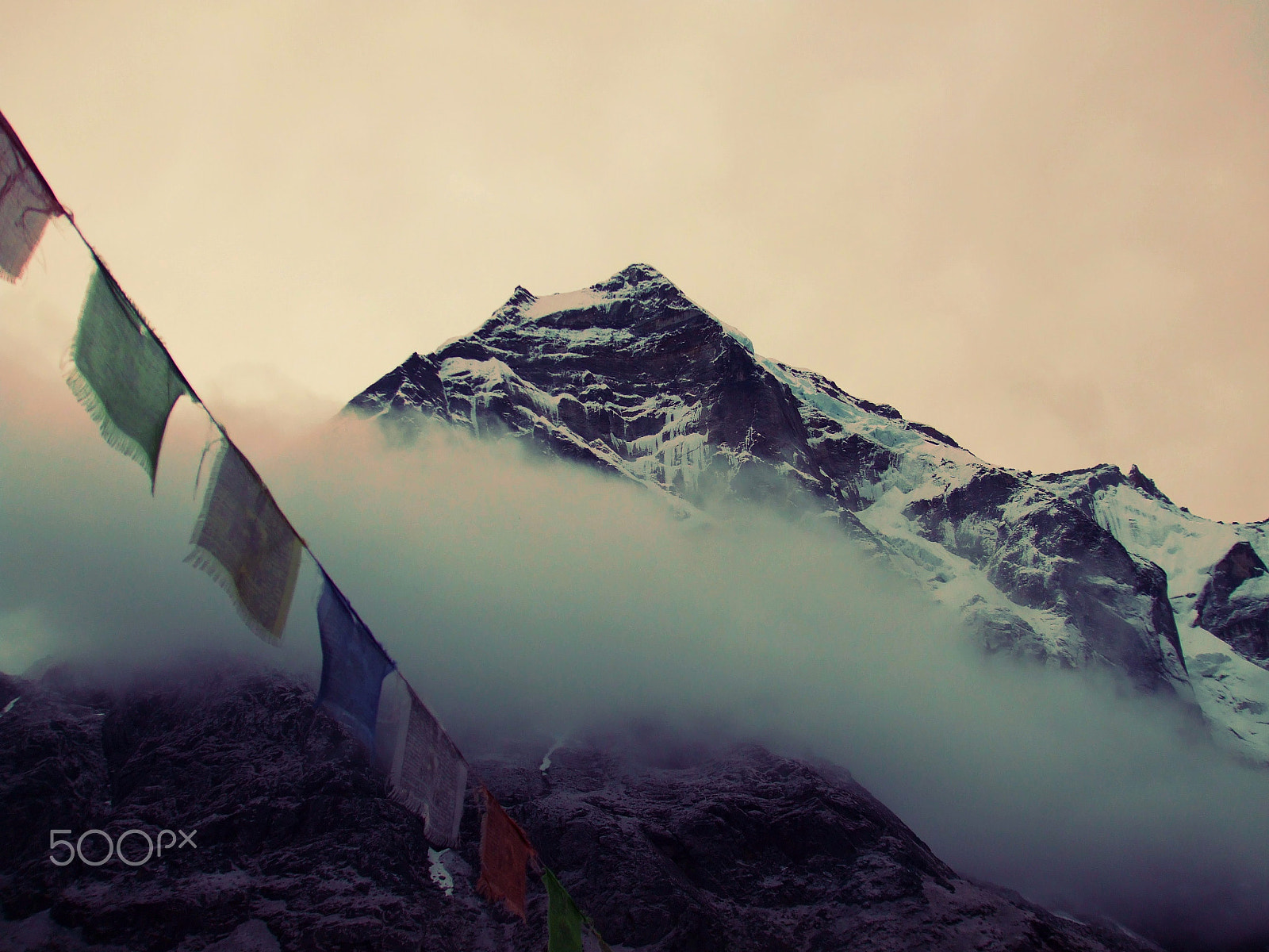 Fujifilm FinePix A820 sample photo. Peaks and prayer flags photography