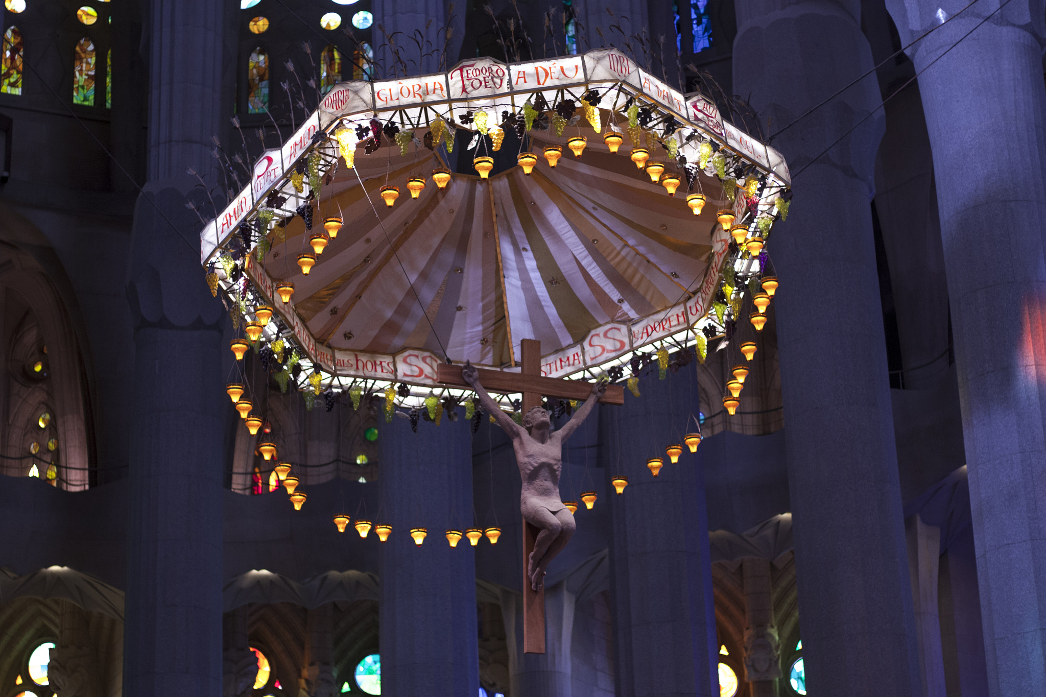 Canon EOS 450D (EOS Rebel XSi / EOS Kiss X2) + Canon EF 50mm F1.8 STM sample photo. Sagrada familia photography