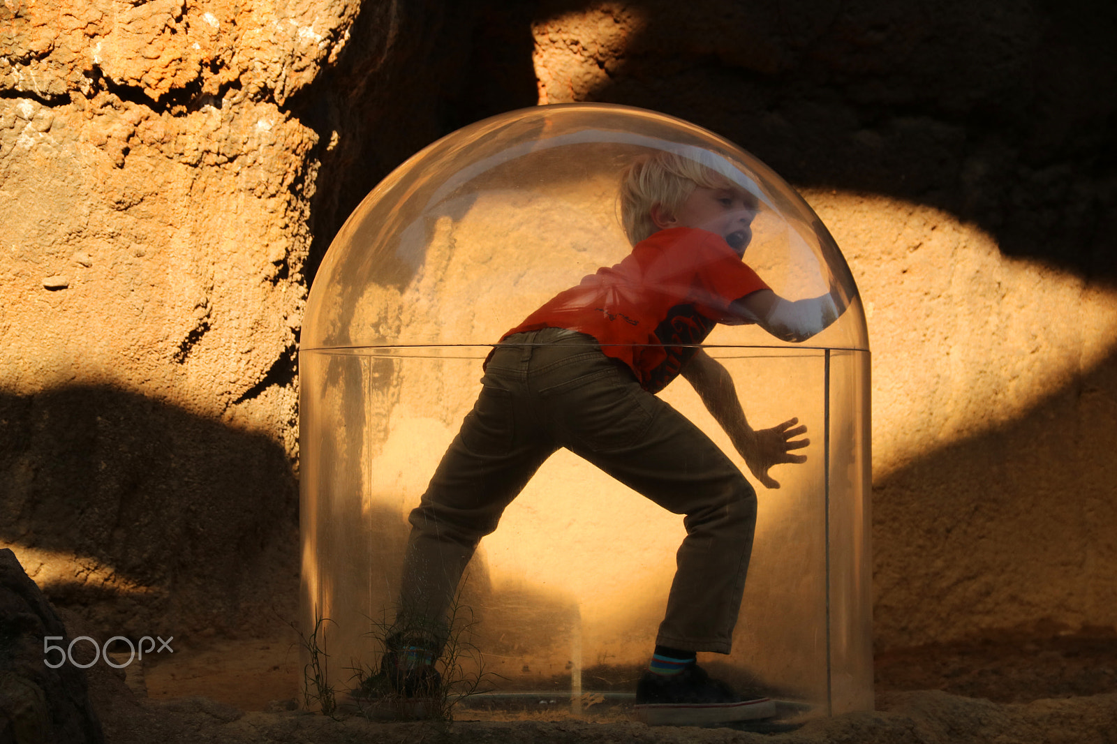Canon EOS 750D (EOS Rebel T6i / EOS Kiss X8i) sample photo. Boy in a bottle 2 photography