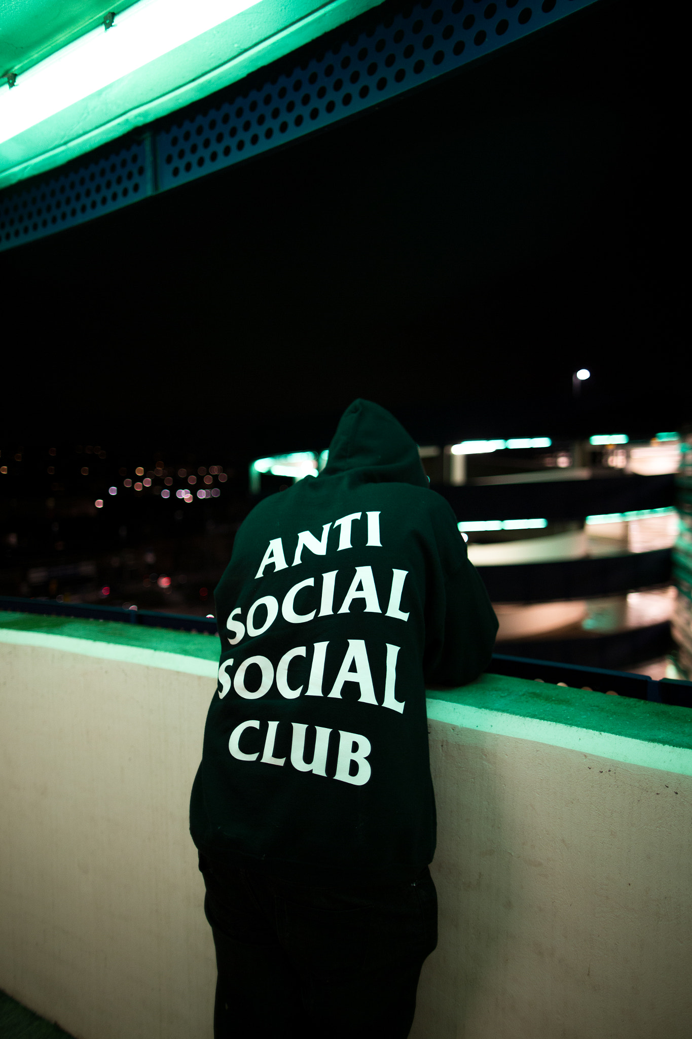 Canon EF 24mm F1.4L II USM sample photo. Anti people photography