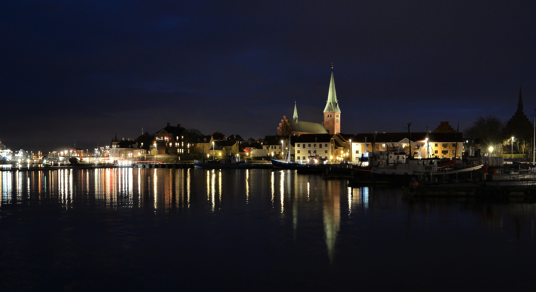 Nikon 1 Nikkor 11-27.5mm F3.5-5.6 sample photo. Elsinore night... photography