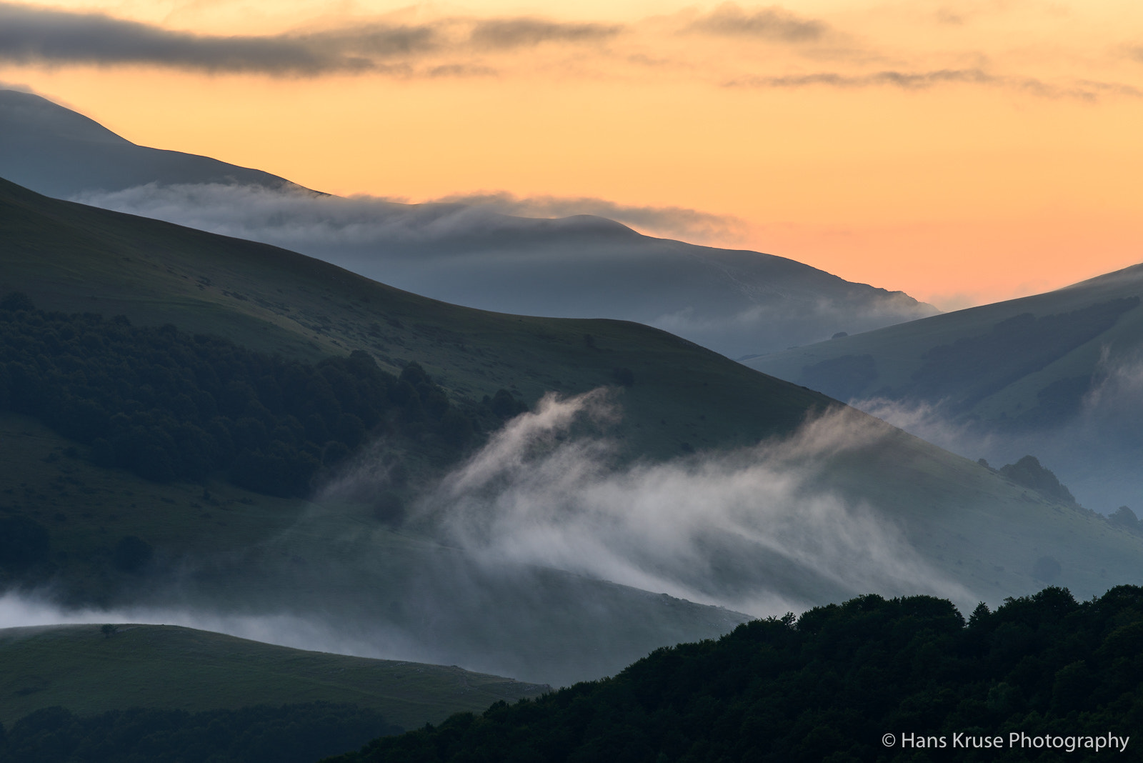 Nikon AF-S Nikkor 70-200mm F4G ED VR sample photo. Morning light with fog photography
