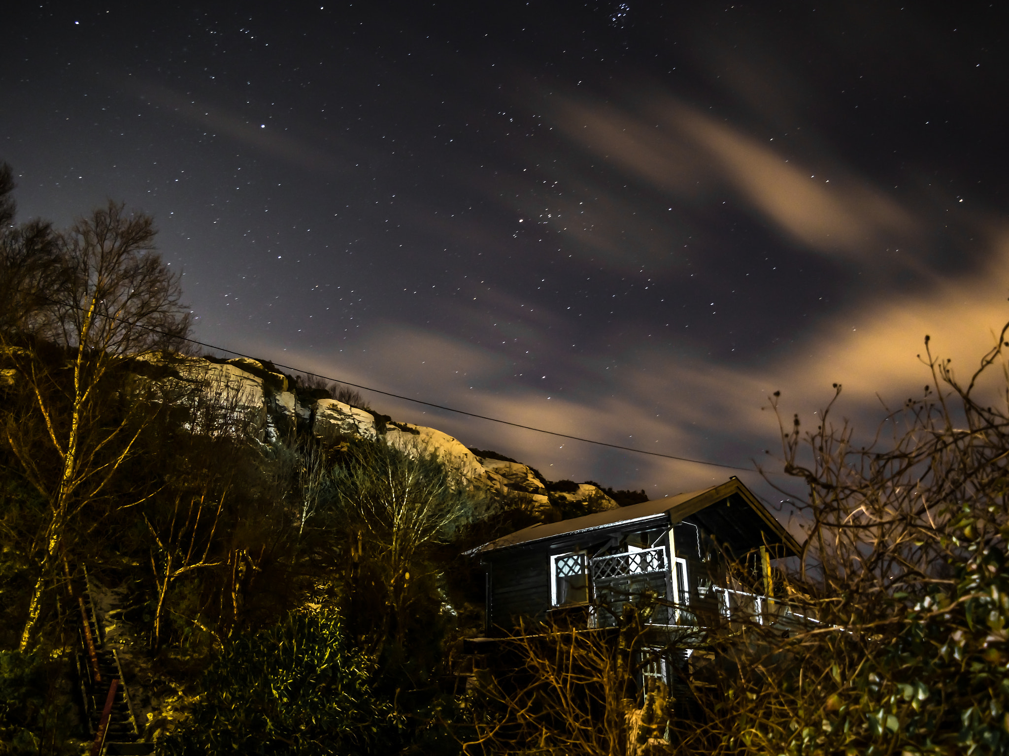 Samsung NX 18-55mm F3.5-5.6 OIS sample photo. "cabin and stars" photography