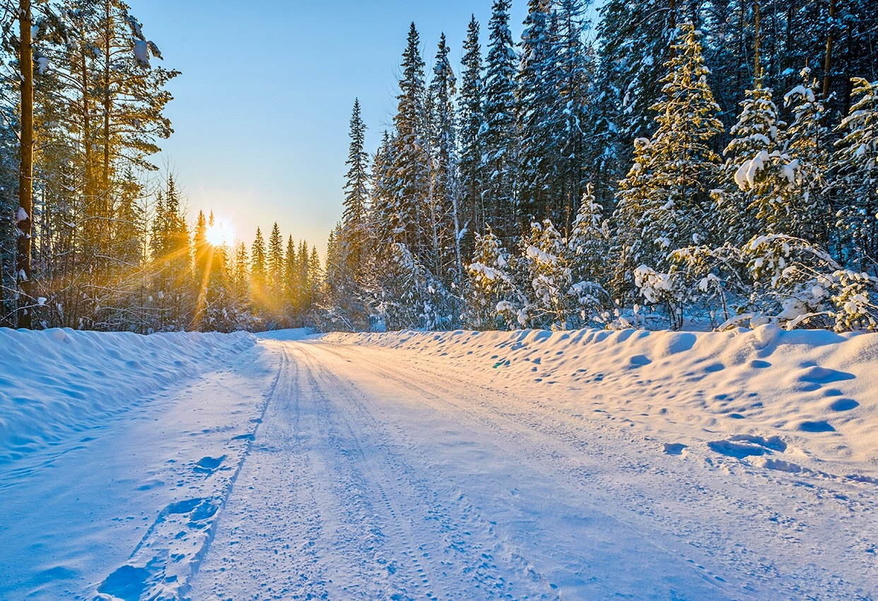 AF Nikkor 20mm f/2.8 sample photo. Winter road photography