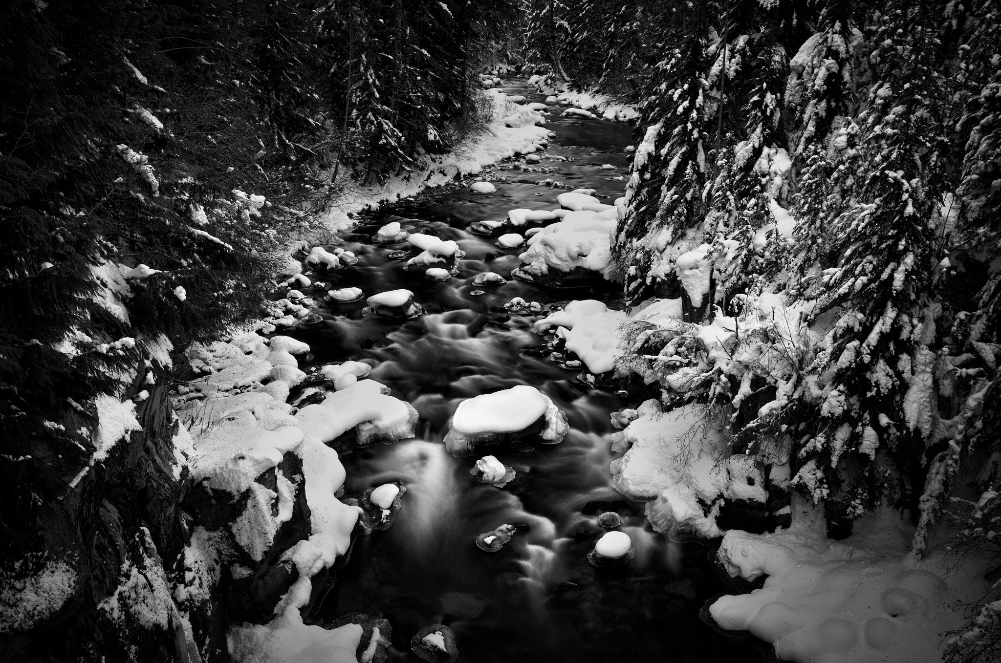 Pentax K-5 II + HD Pentax-DA 20-40mm F2.8-4 ED Limited DC WR sample photo. Cheakamus river in winter photography