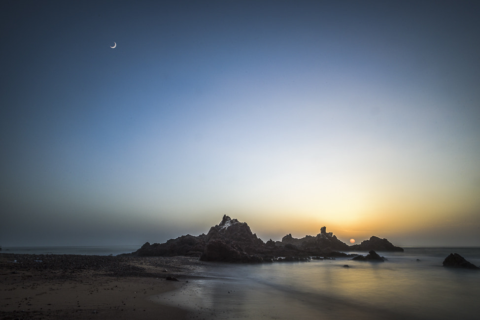 Nikon D750 + Nikon AF-S Nikkor 17-35mm F2.8D ED-IF sample photo. Meeting the moon with the sun photography