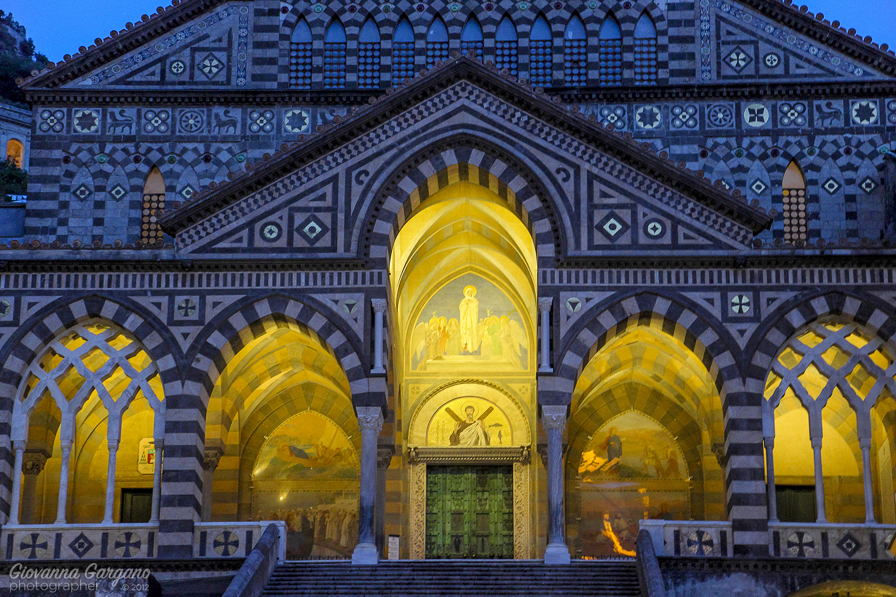 Canon EOS 600D (Rebel EOS T3i / EOS Kiss X5) sample photo. The cathedral in the evening photography