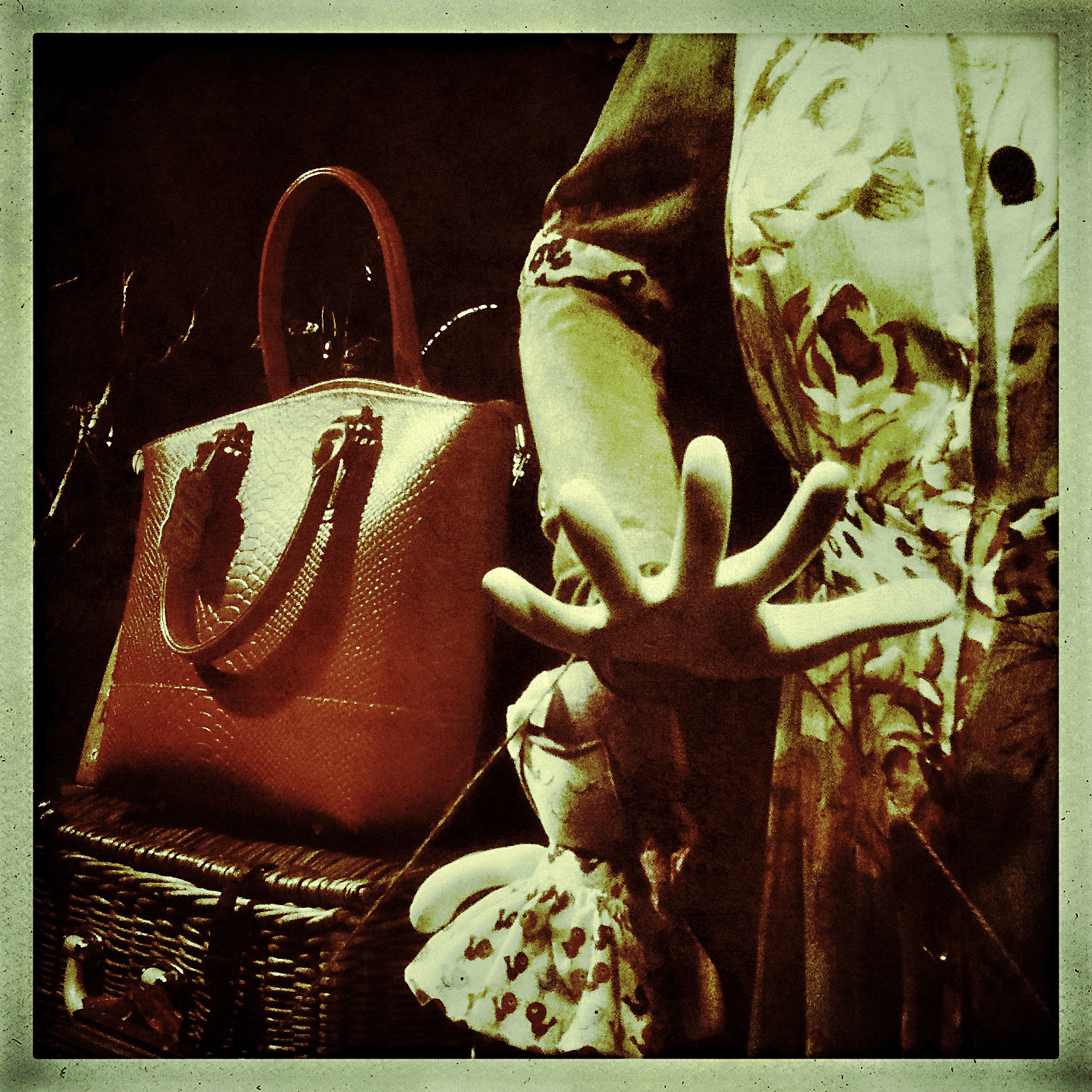 Hipstamatic 272 sample photo. Shop window photography