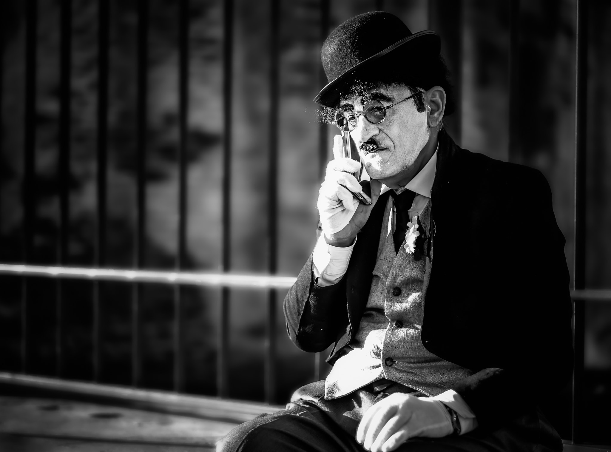 Fujifilm X-T10 + Fujifilm XF 56mm F1.2 R sample photo. Street artist portrait photography