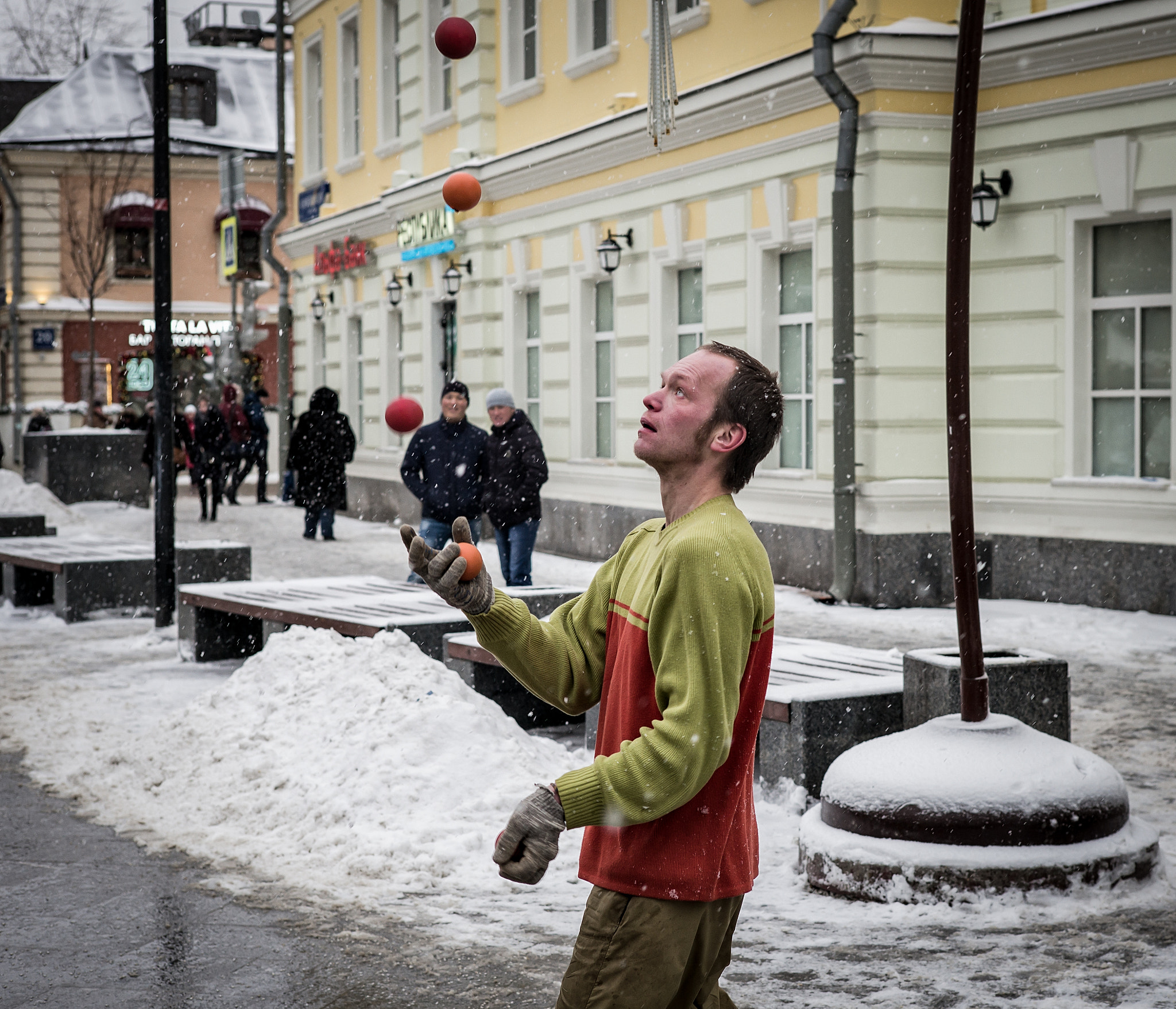 Summicron-M 1:2/50 sample photo. Juggler photography
