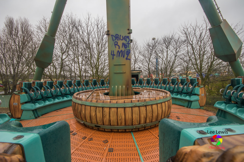 Canon EOS 80D + Sigma 10-20mm F4-5.6 EX DC HSM sample photo. Closed theme park photography