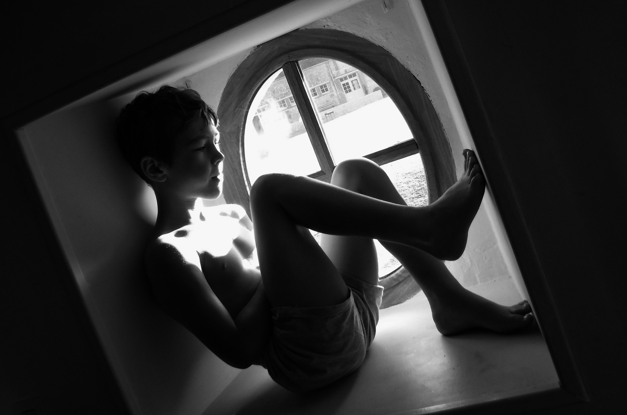 Fujifilm FinePix XP90 XP91 XP95 sample photo. Calan in the window photography