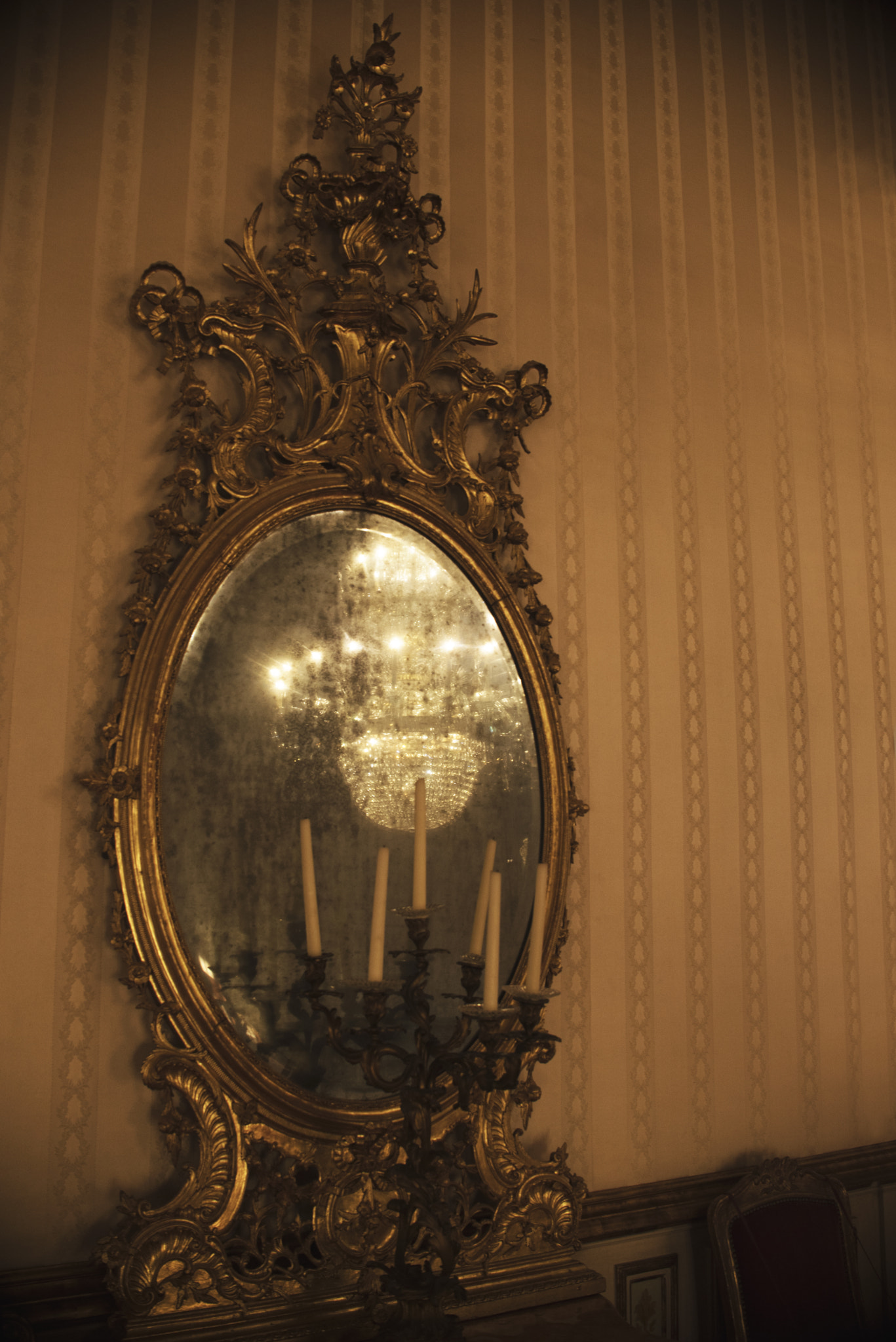 Nikon D750 + Nikon AF-S DX Nikkor 35mm F1.8G sample photo. Palace mirror photography