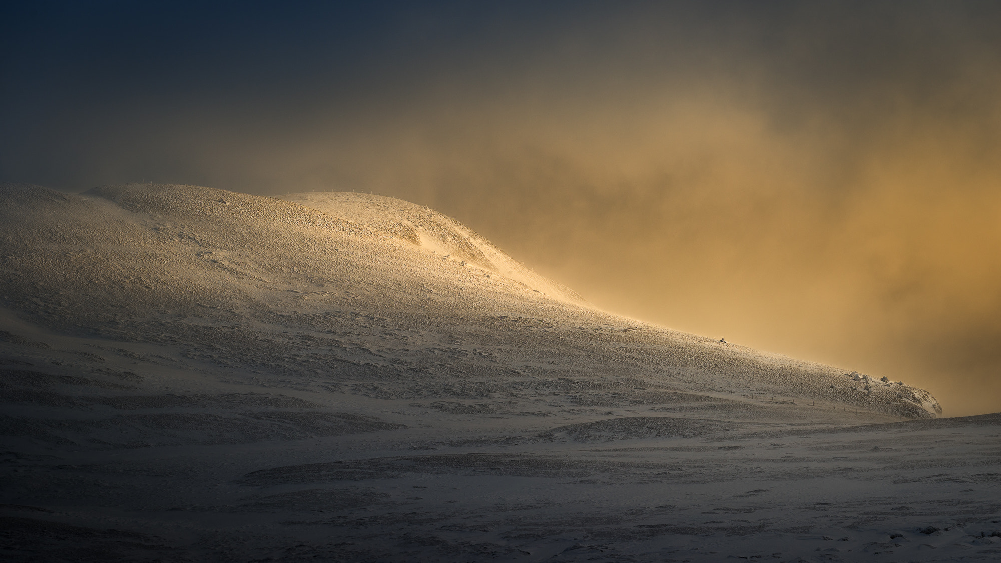 Nikon AF-S Nikkor 70-200mm F4G ED VR sample photo. Puy de la gagère photography