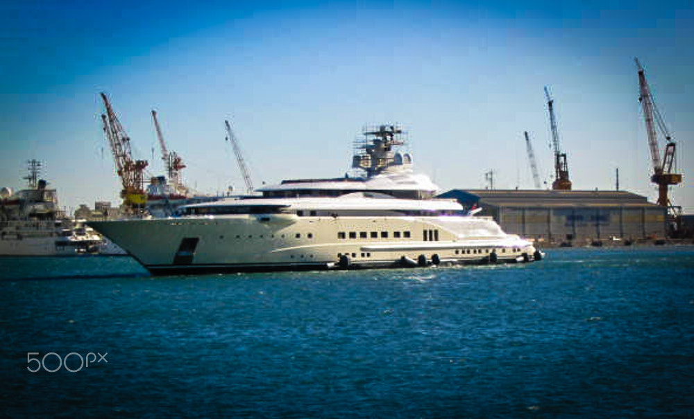 Canon POWERSHOT A70 sample photo. A private yacht in barcelona harbor photography