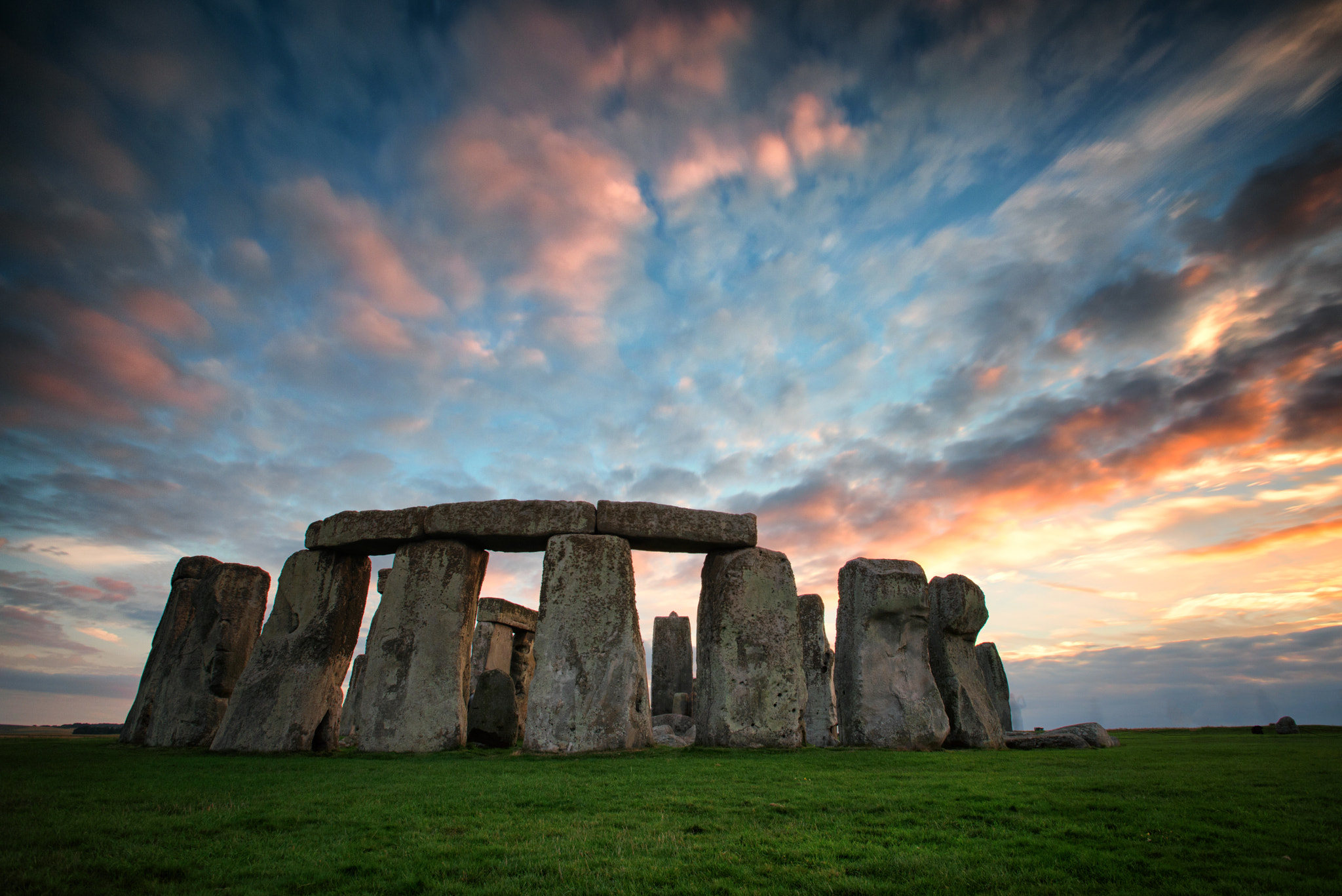 Nikon AF-S Nikkor 17-35mm F2.8D ED-IF sample photo. Solo stonehenge sunset photography