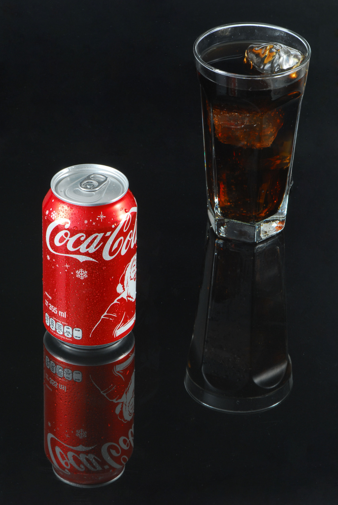 Nikon AF-S Micro-Nikkor 105mm F2.8G IF-ED VR sample photo. Coke photography