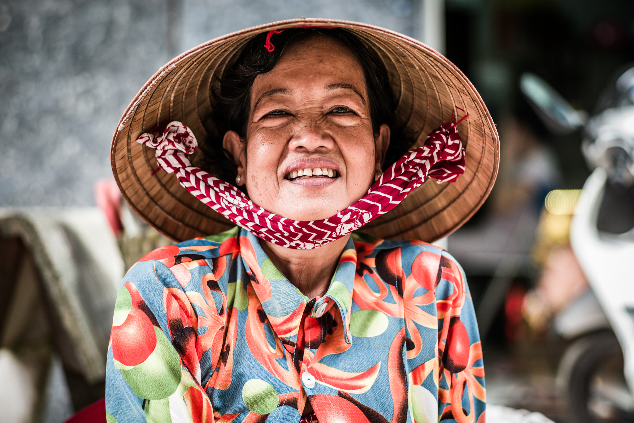 Tele-Elmarit 1:2.8/90 sample photo. Portrait of a vietnamese woman photography