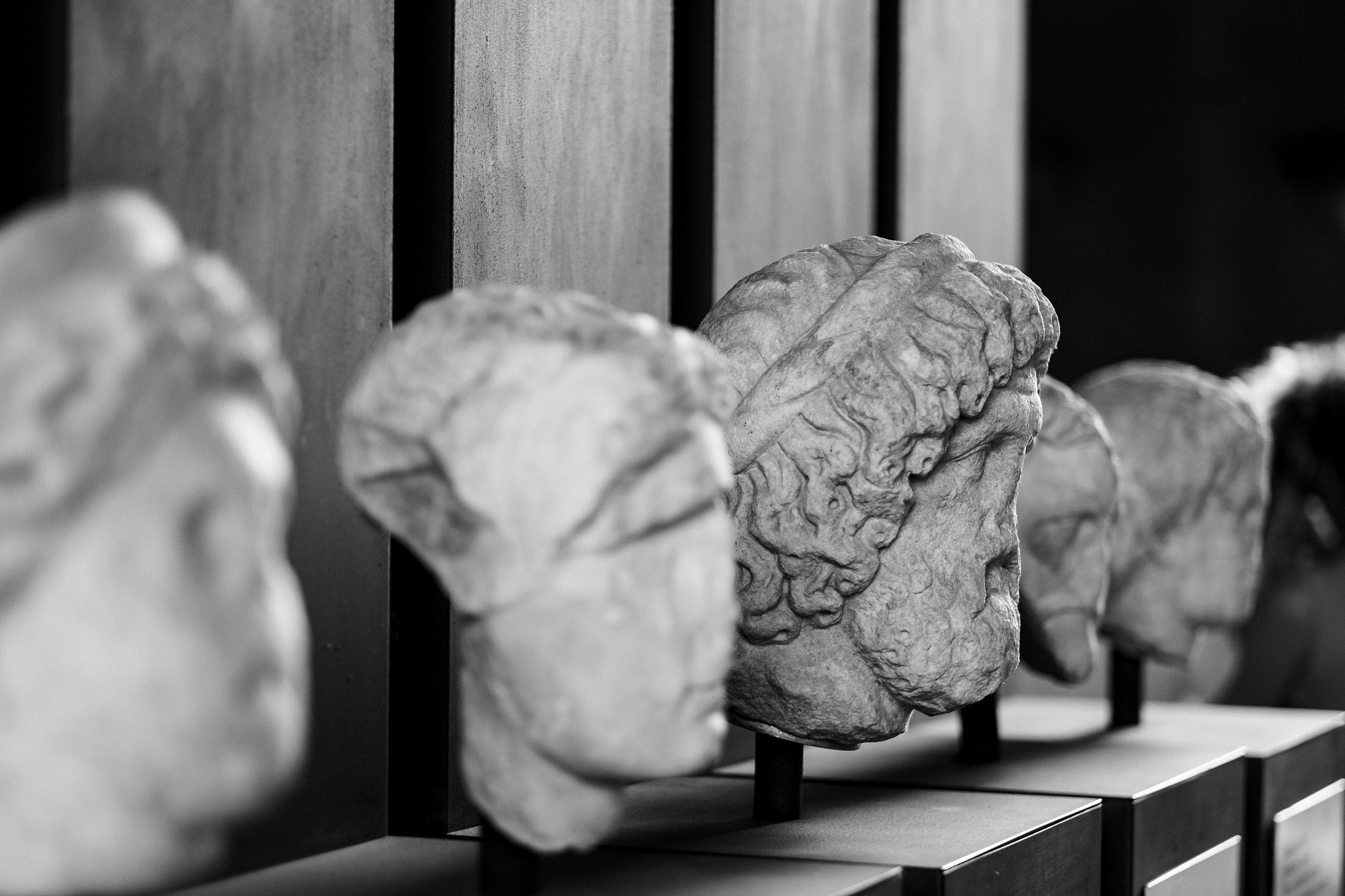 Fujifilm X-E1 + Fujifilm XF 56mm F1.2 R sample photo. Sculptures inside coliseum photography