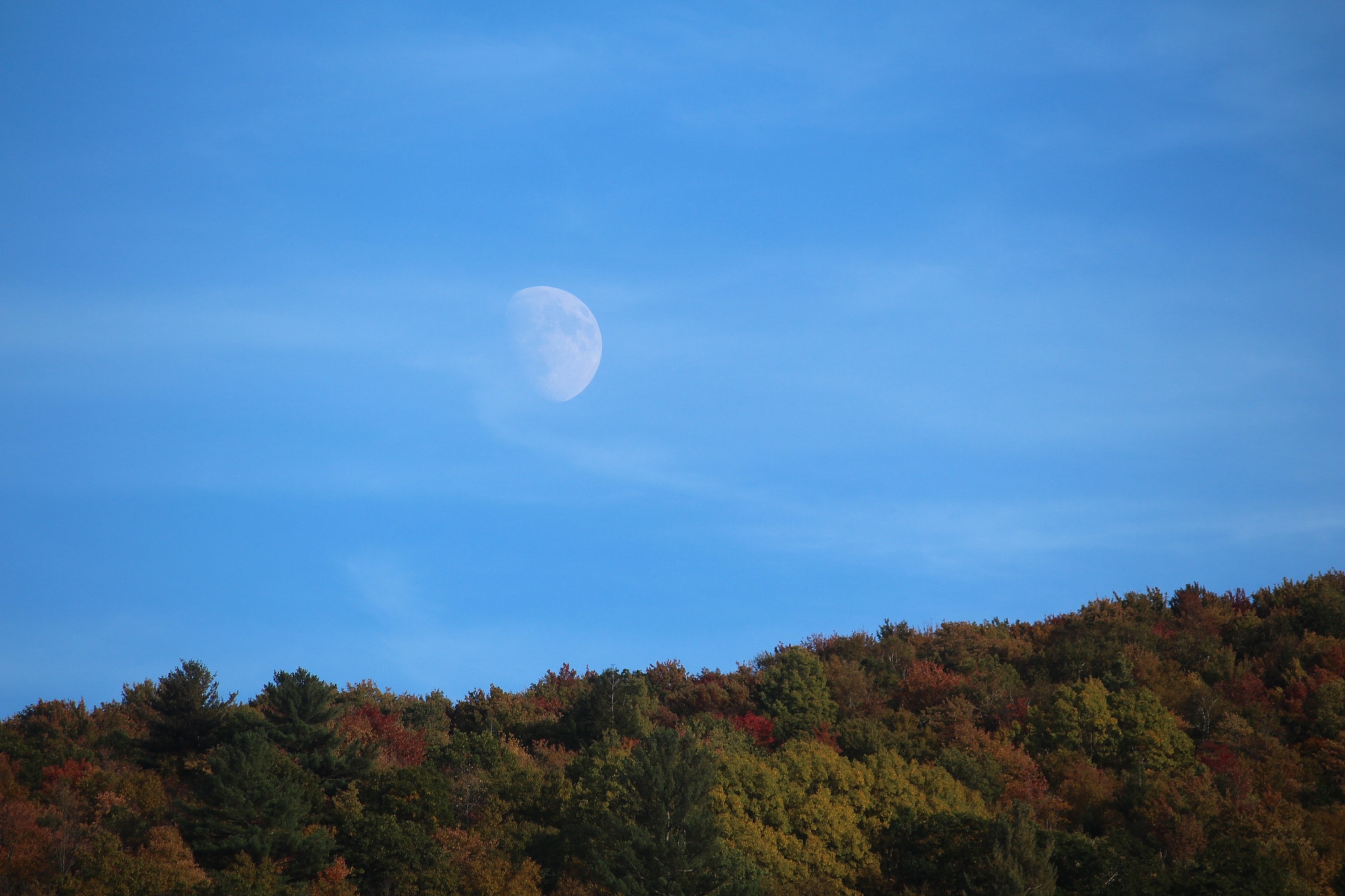 Canon EF-S 55-250mm F4-5.6 IS sample photo. Moon over the mountain photography