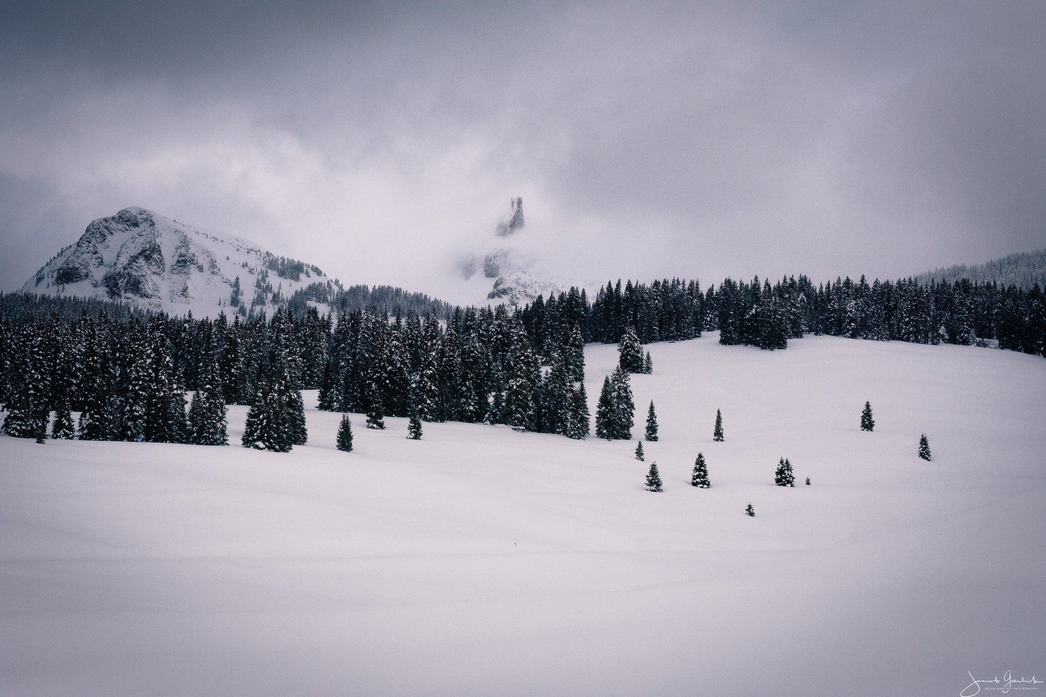 Nikon D3400 + Nikon AF-S Nikkor 50mm F1.4G sample photo. Lost in the rockies photography