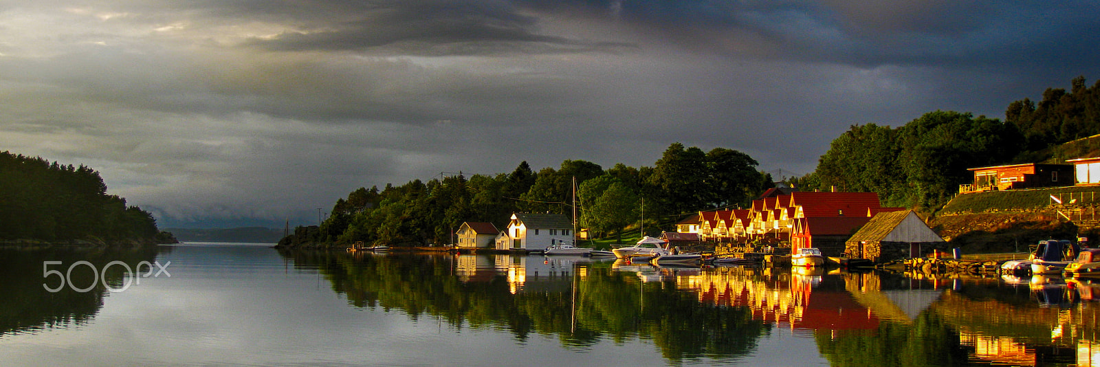 Canon PowerShot SD890 IS (Digital IXUS 970 IS / IXY Digital 820 IS) sample photo. Boathouses norway photography