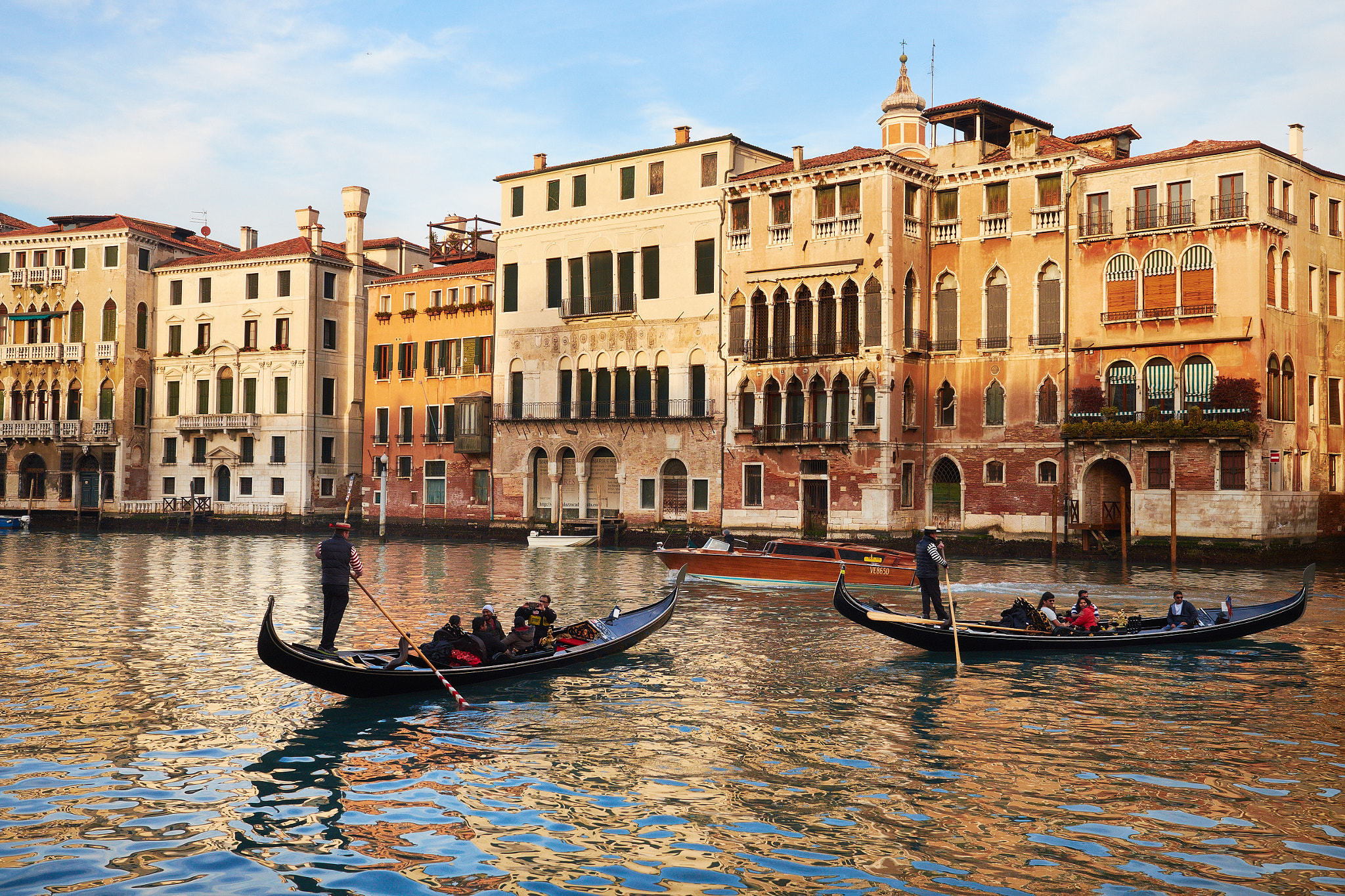 Fujifilm X-T10 + Fujifilm XF 23mm F1.4 R sample photo. Along the grand canal photography