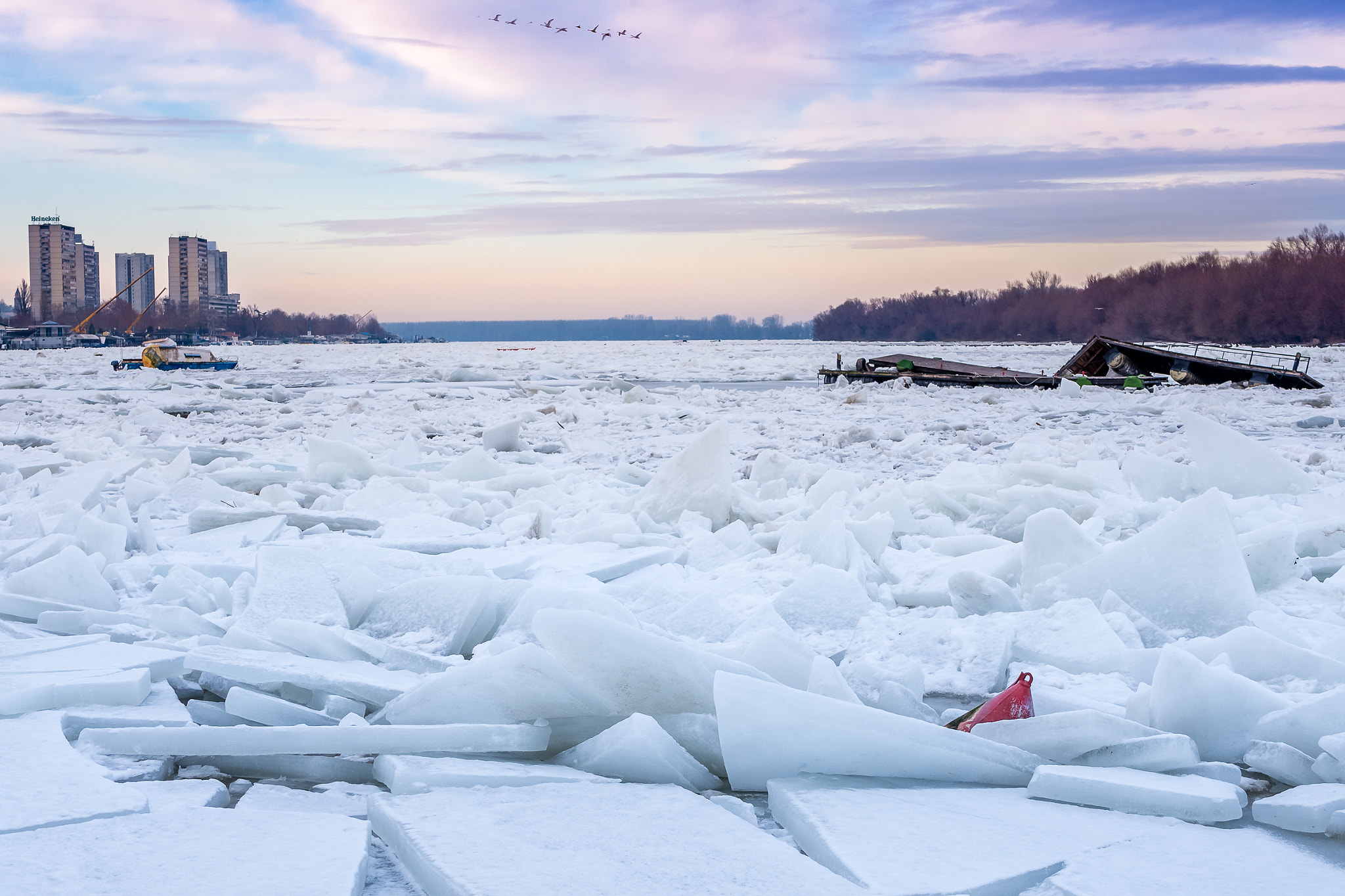 Panasonic Lumix DMC-G85 (Lumix DMC-G80) + LUMIX G 25/F1.7 sample photo. Frozen danube photography