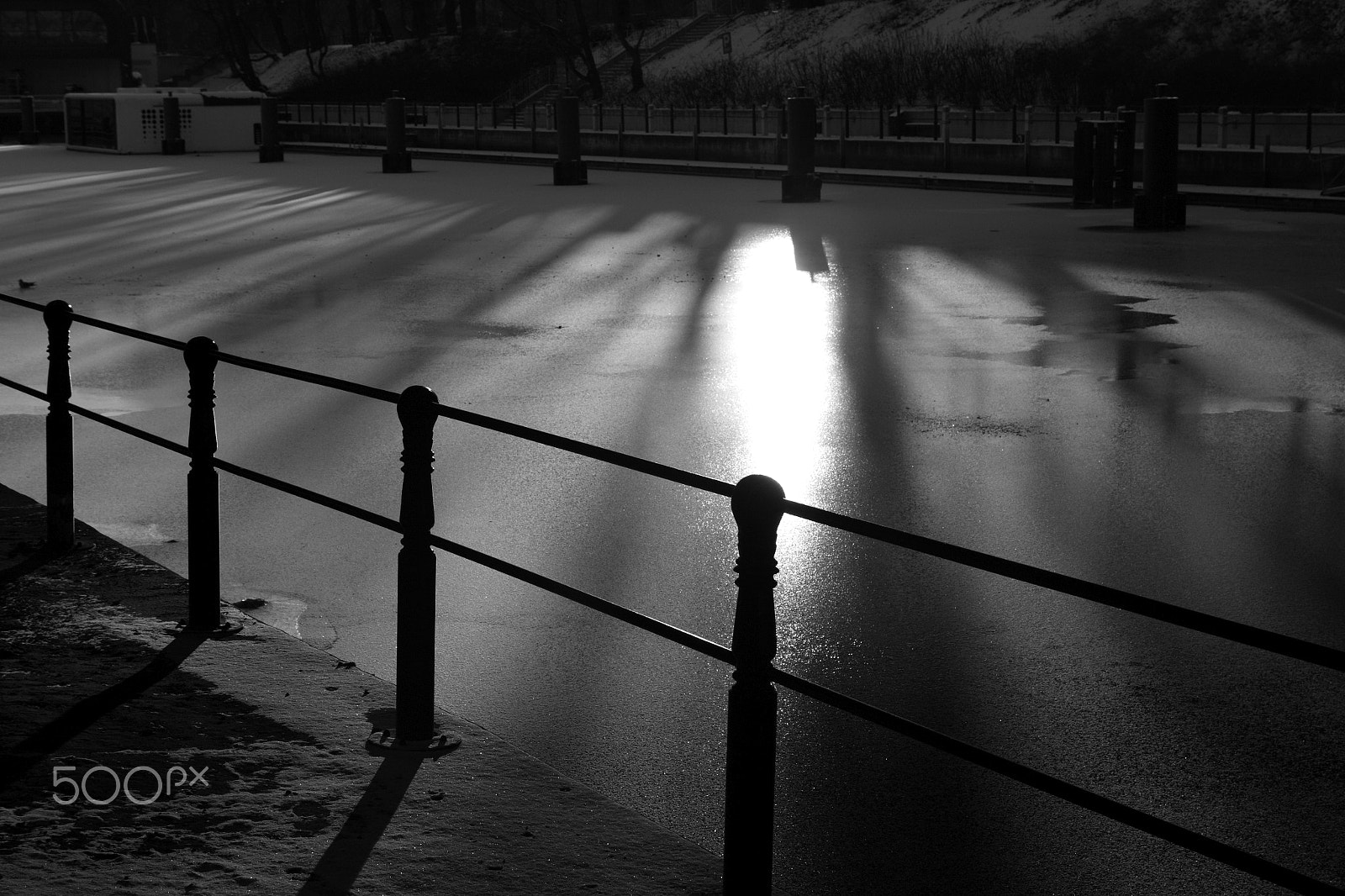 Canon EOS 500D (EOS Rebel T1i / EOS Kiss X3) + Canon EF 24-105mm F4L IS USM sample photo. Thin ice 1. photography