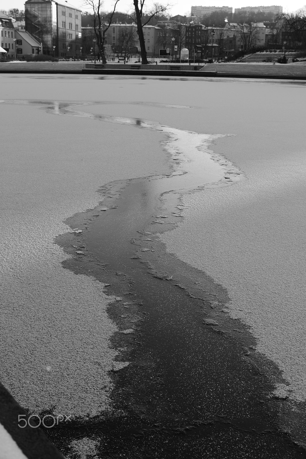 Canon EOS 500D (EOS Rebel T1i / EOS Kiss X3) + Canon EF 24-105mm F4L IS USM sample photo. Thin ice 3. photography