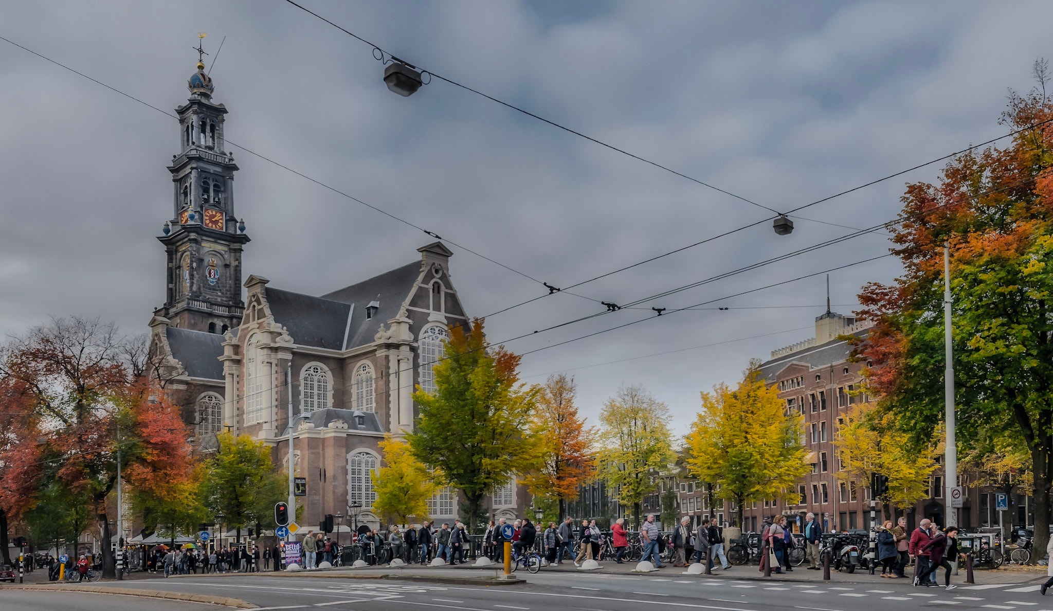 Tokina AT-X 11-20mm F2.8 PRO DX sample photo. Busy amsterdam photography