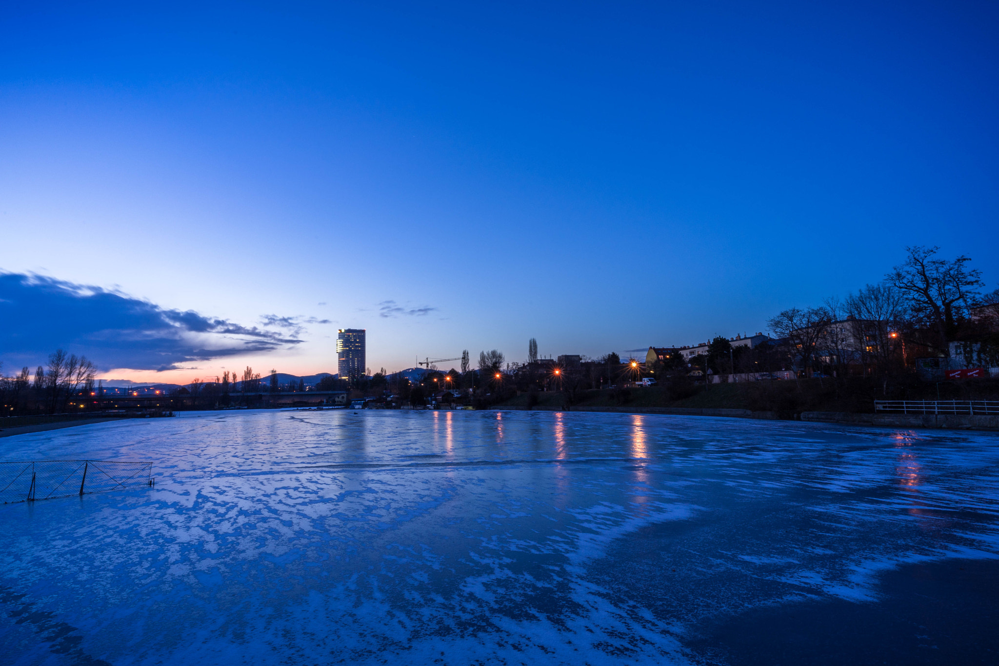 ZEISS Batis 18mm F2.8 sample photo. Frozen solid danube photography