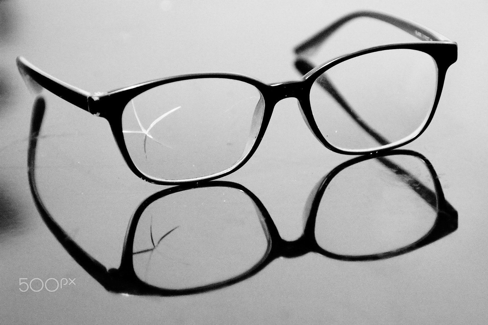 Canon EOS 100D (EOS Rebel SL1 / EOS Kiss X7) + Tamron AF 18-200mm F3.5-6.3 XR Di II LD Aspherical (IF) Macro sample photo. Lunettes photography
